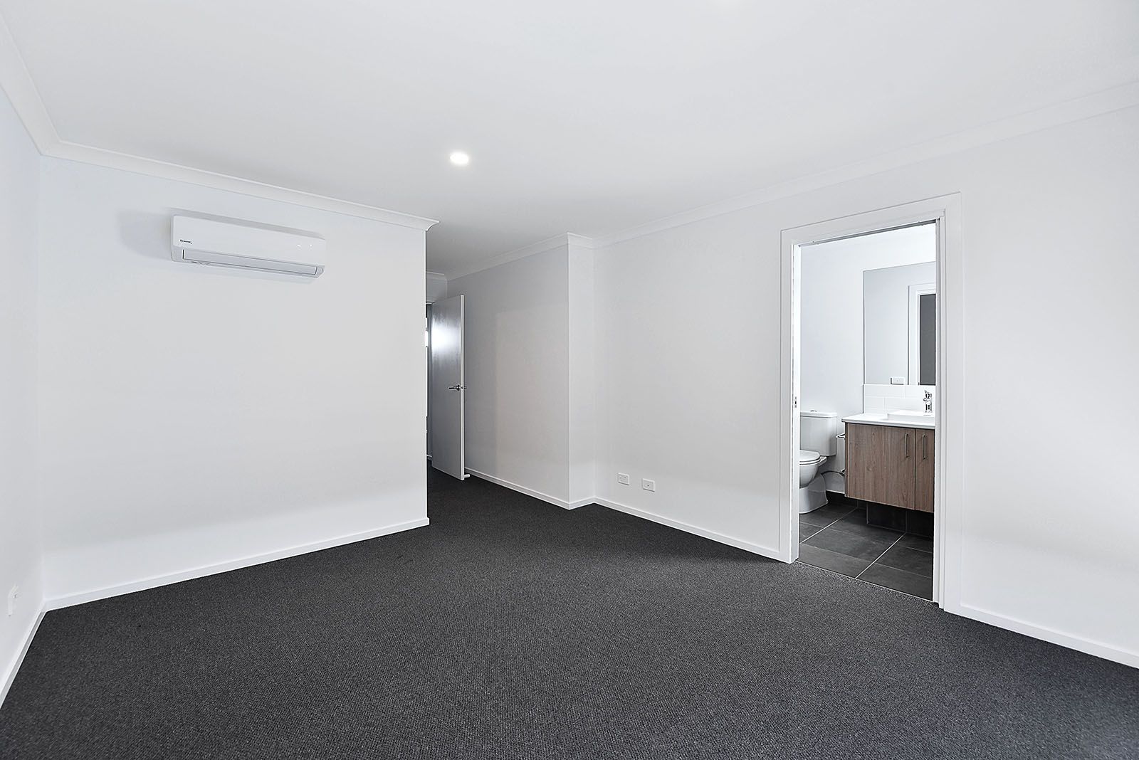 13 Norwich Path, FRASER RISE, VIC 3336