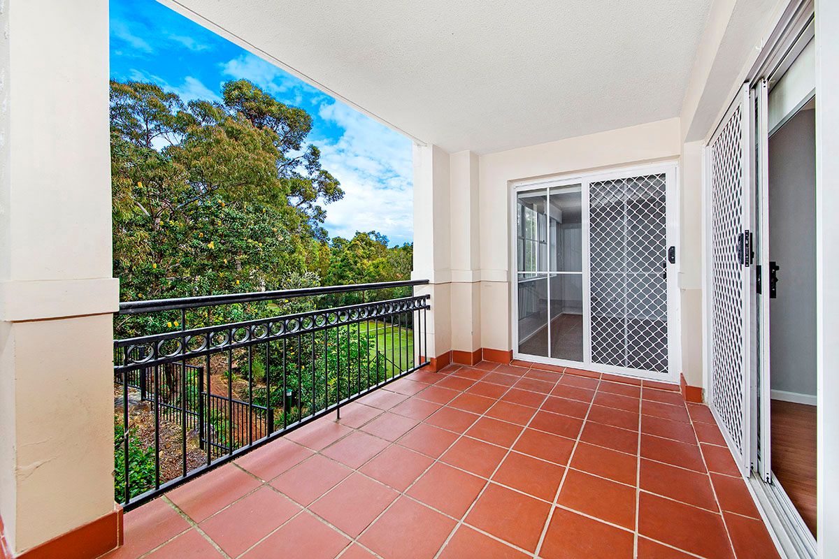 2/2 Peachtree Way, Menai, NSW 2234