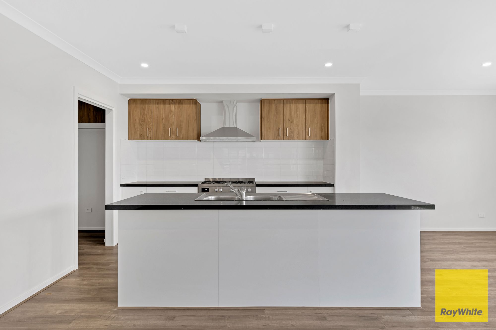 34 Varnish Road — photo 3 of 17