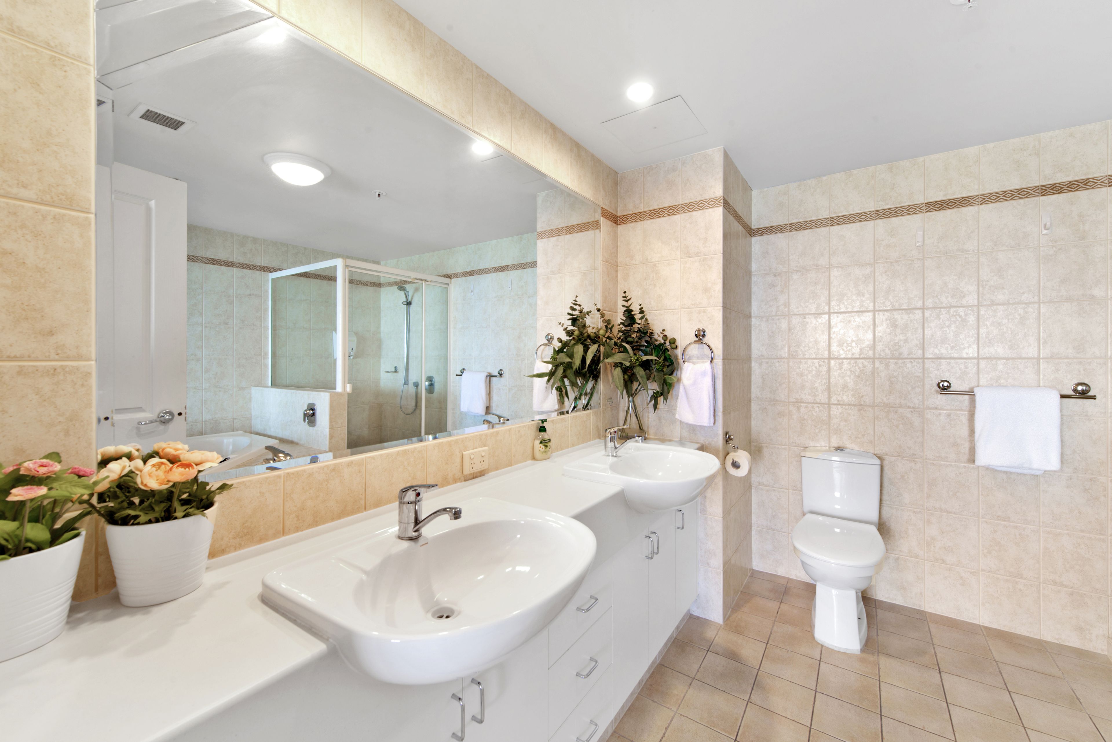 2905/3400-3420 Surfers Paradise Boulevard — photo 12 of 20
