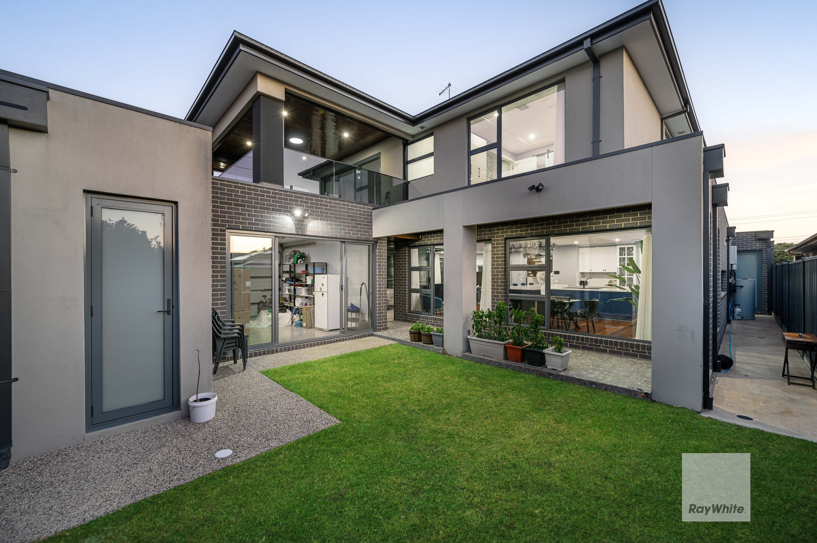 24 Rylandes Drive, Gladstone Park, VIC 3043