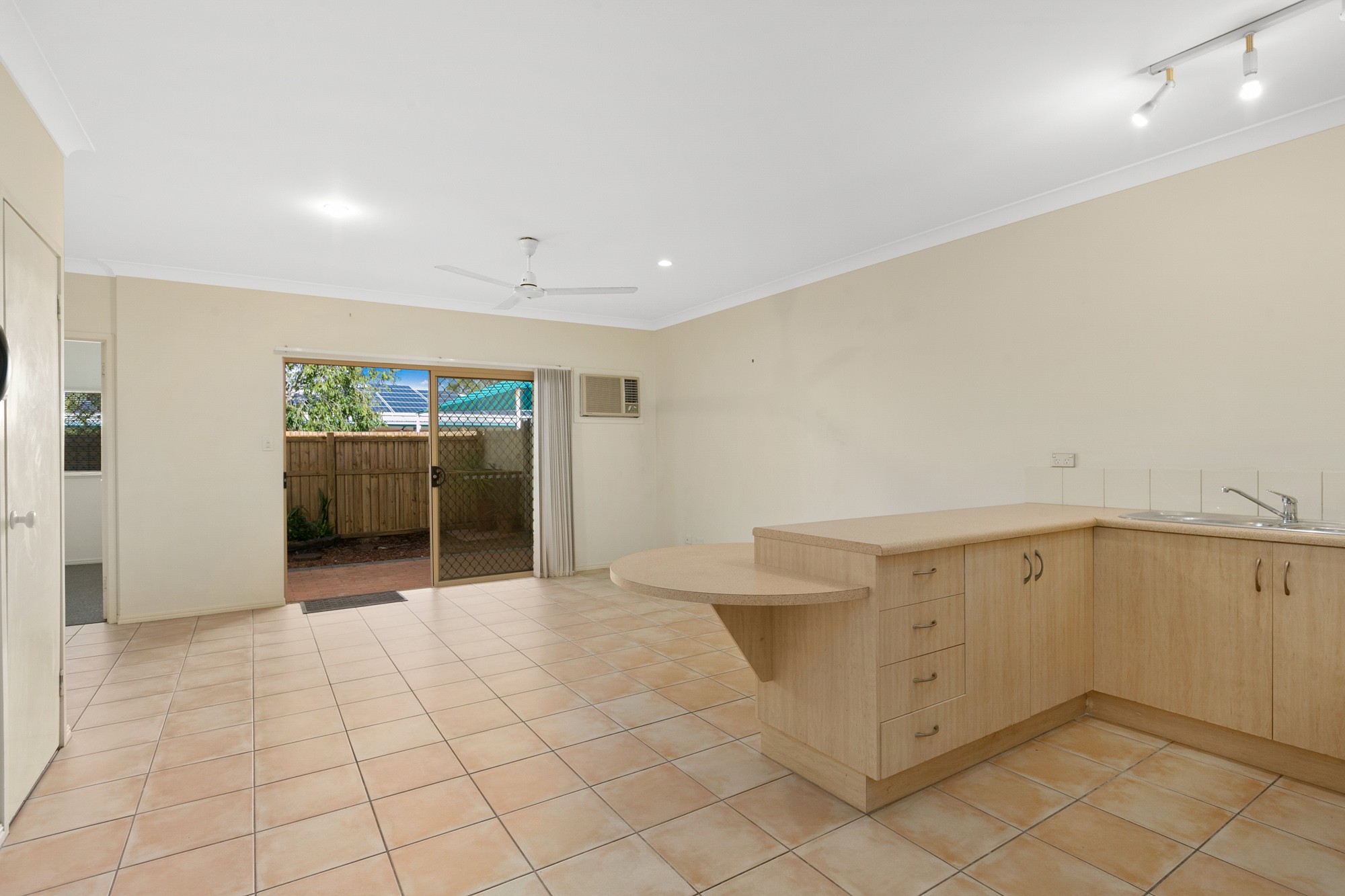 4/5-7 Oyster Court, Trinity Beach, QLD 4879