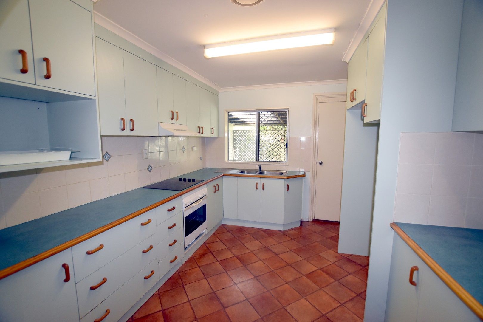 24 Ferguson Crescent, West Gladstone, QLD 4680