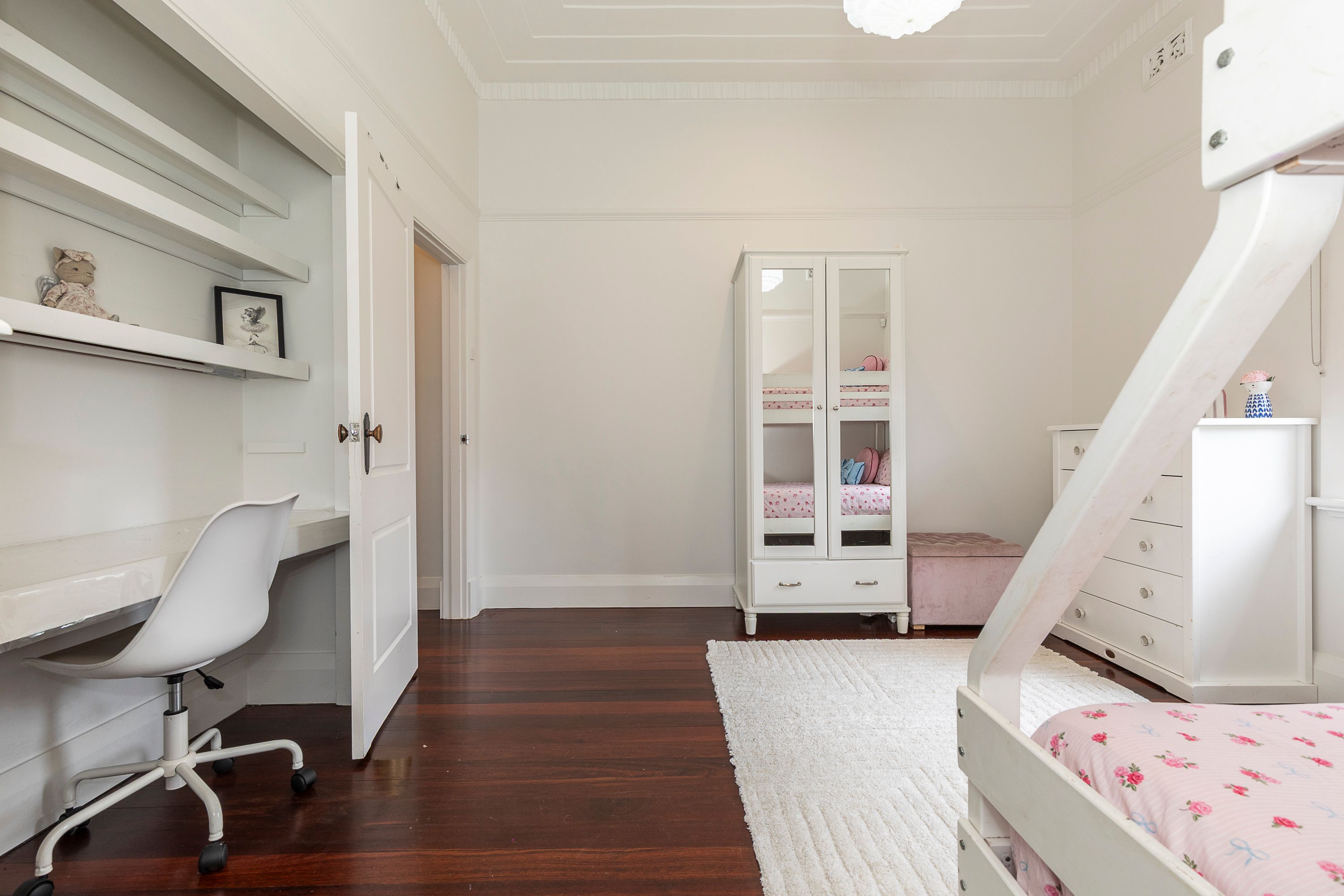 17 Thongsbridge Street — photo 18 of 30