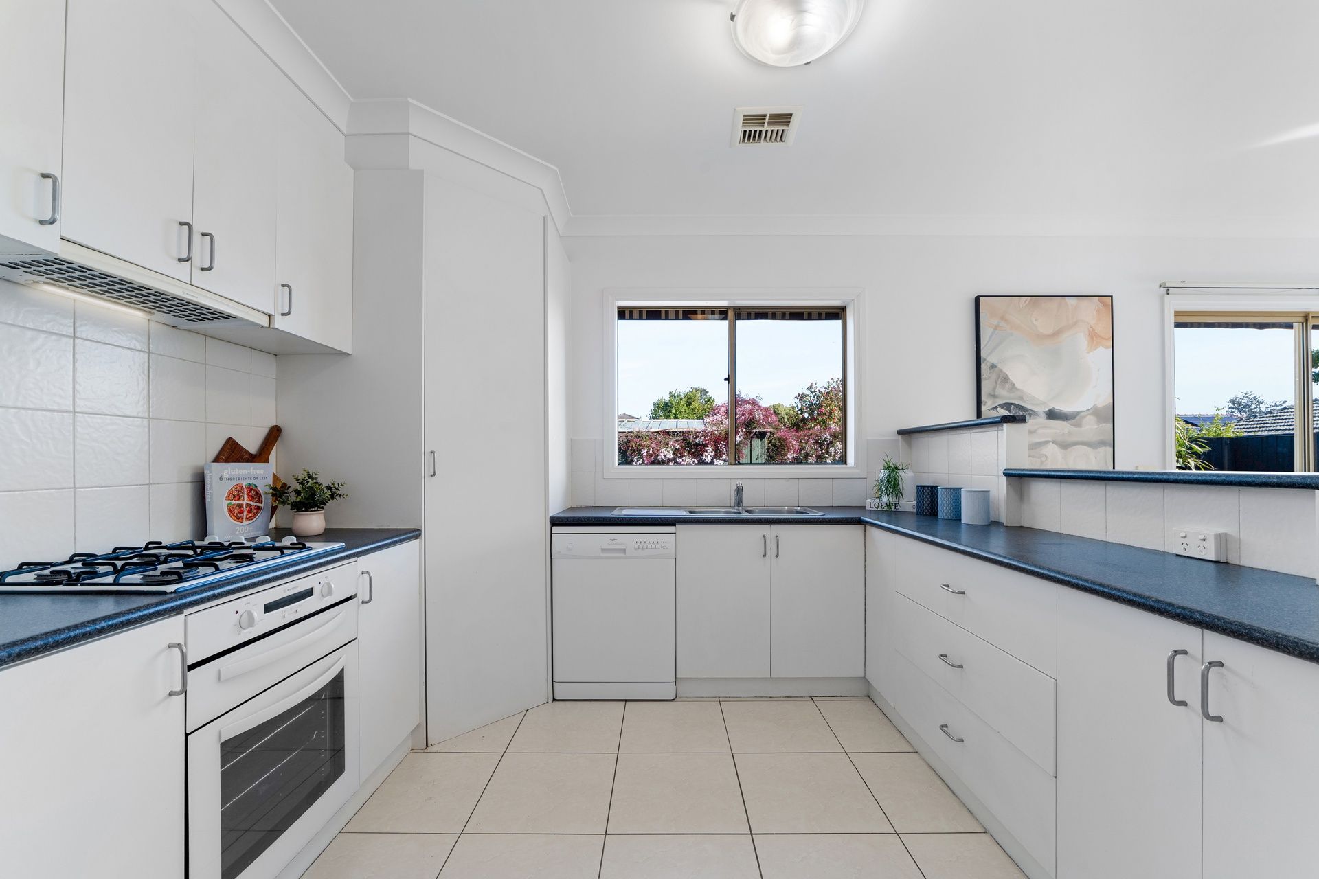 49A Margate Crescent — photo 5 of 14