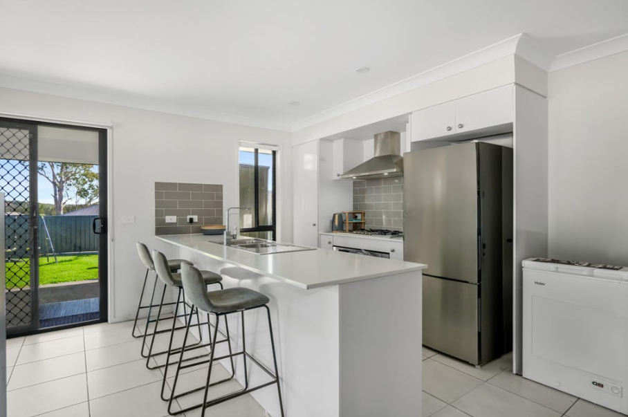 11 Sailors Way, Raymond Terrace, NSW 2324