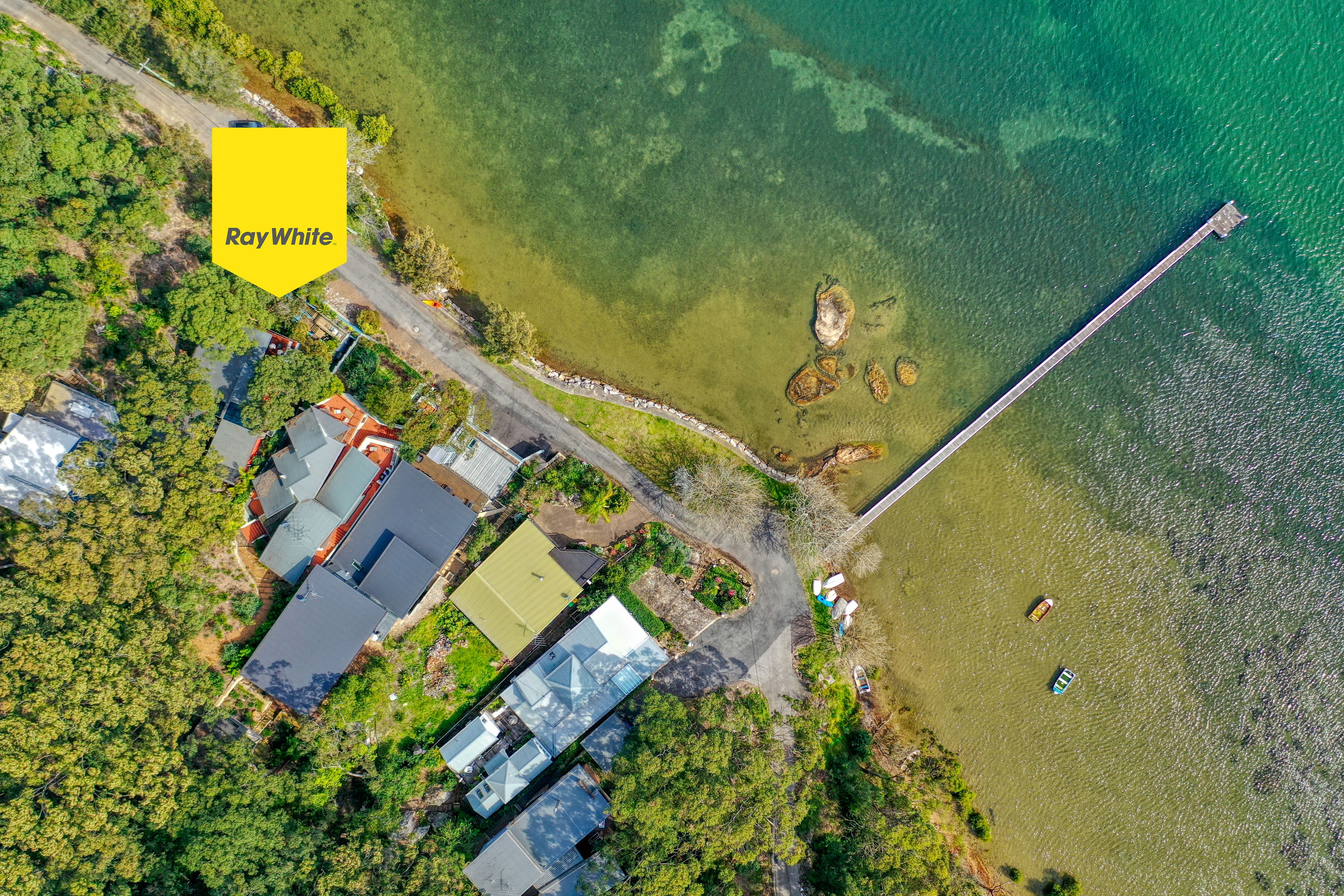 13 Hardys Bay Parade