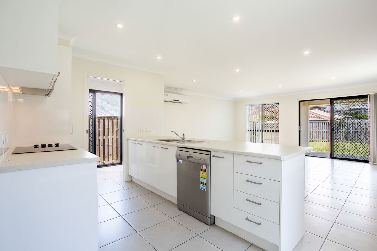 37 Bowerbird Crescent, Dakabin, QLD 4503