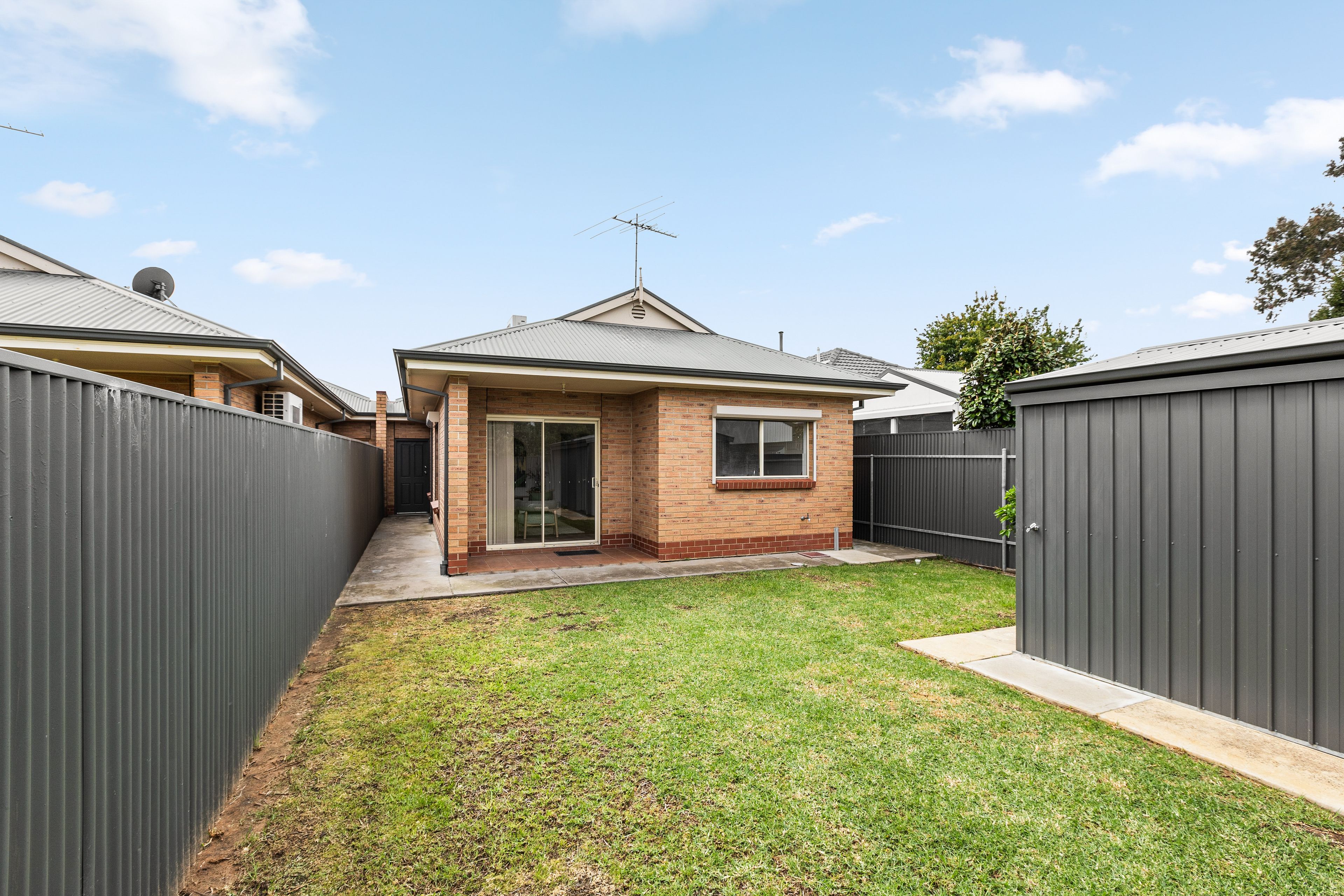 8A Acacia Avenue — photo 15 of 15