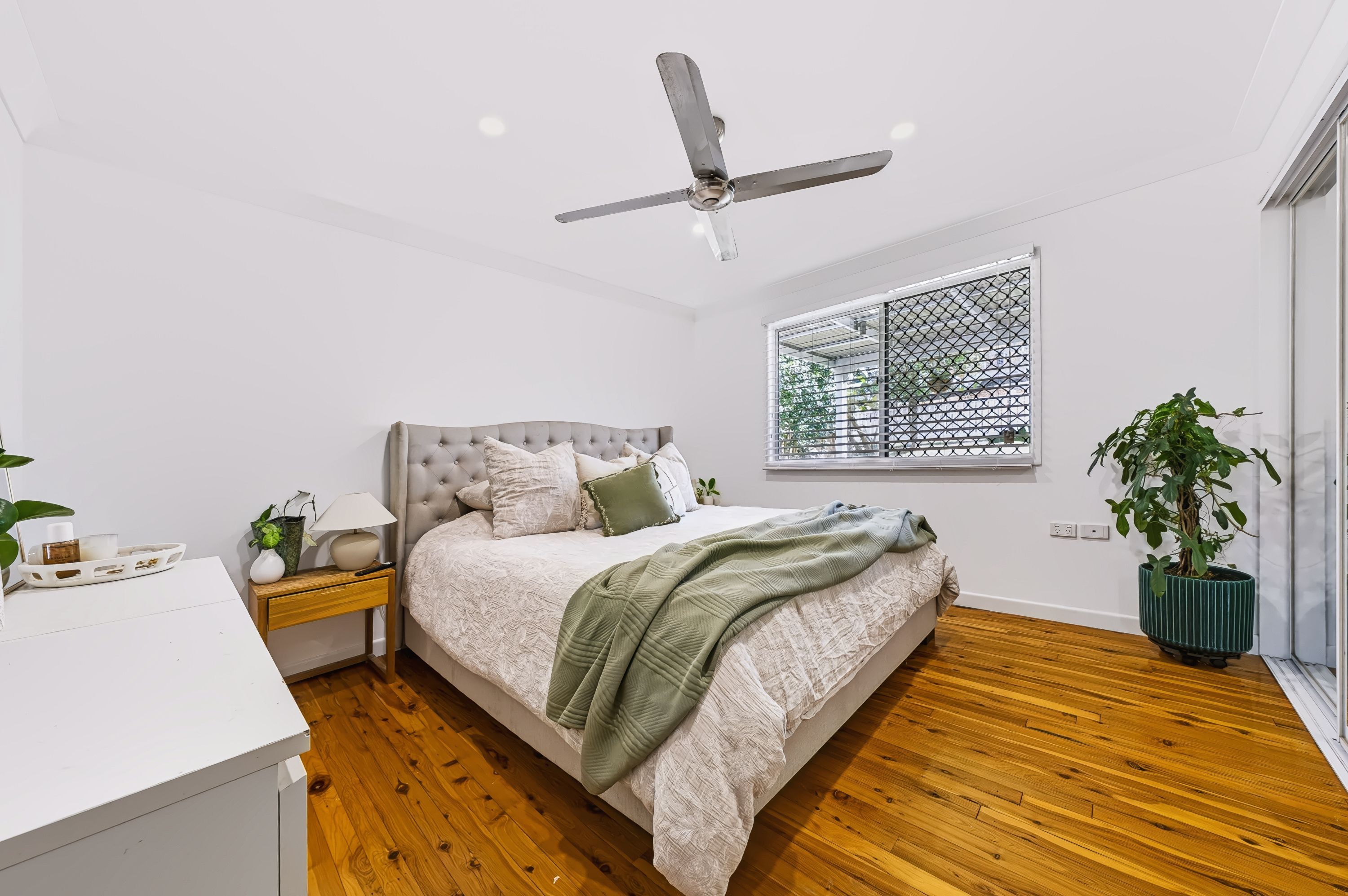 10-12 Enchelmaier Street — photo 11 of 27