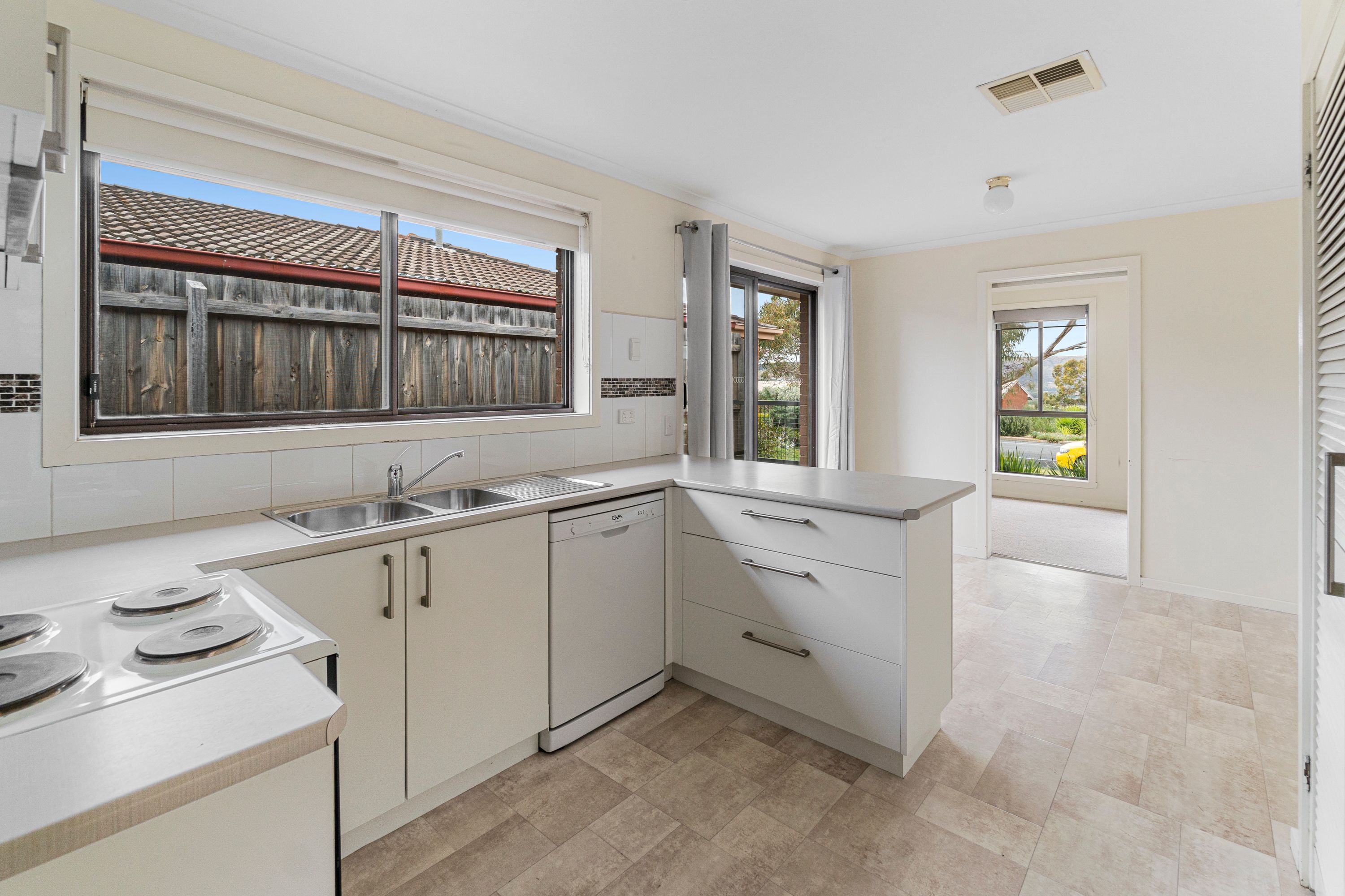 112 Underbank Boulevard, Bacchus Marsh, VIC 3340