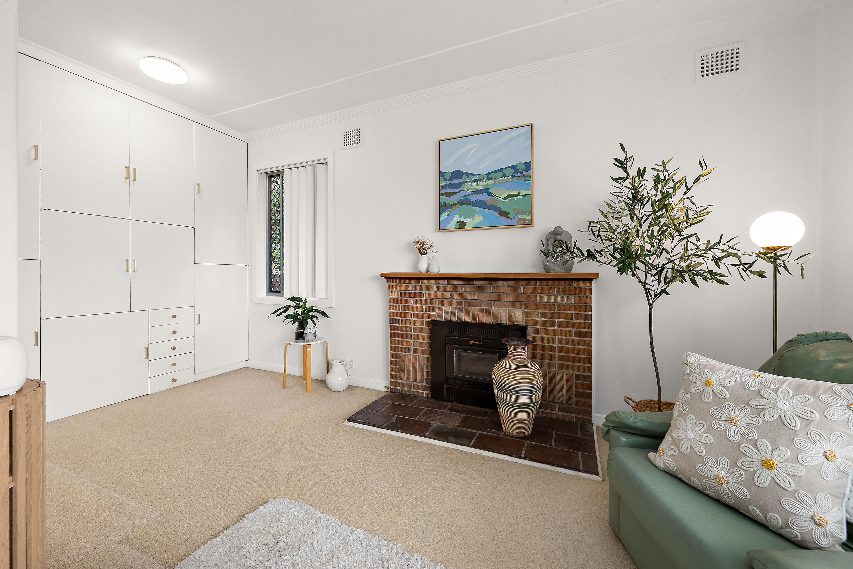23 Hillsborough Road — photo 4 of 19