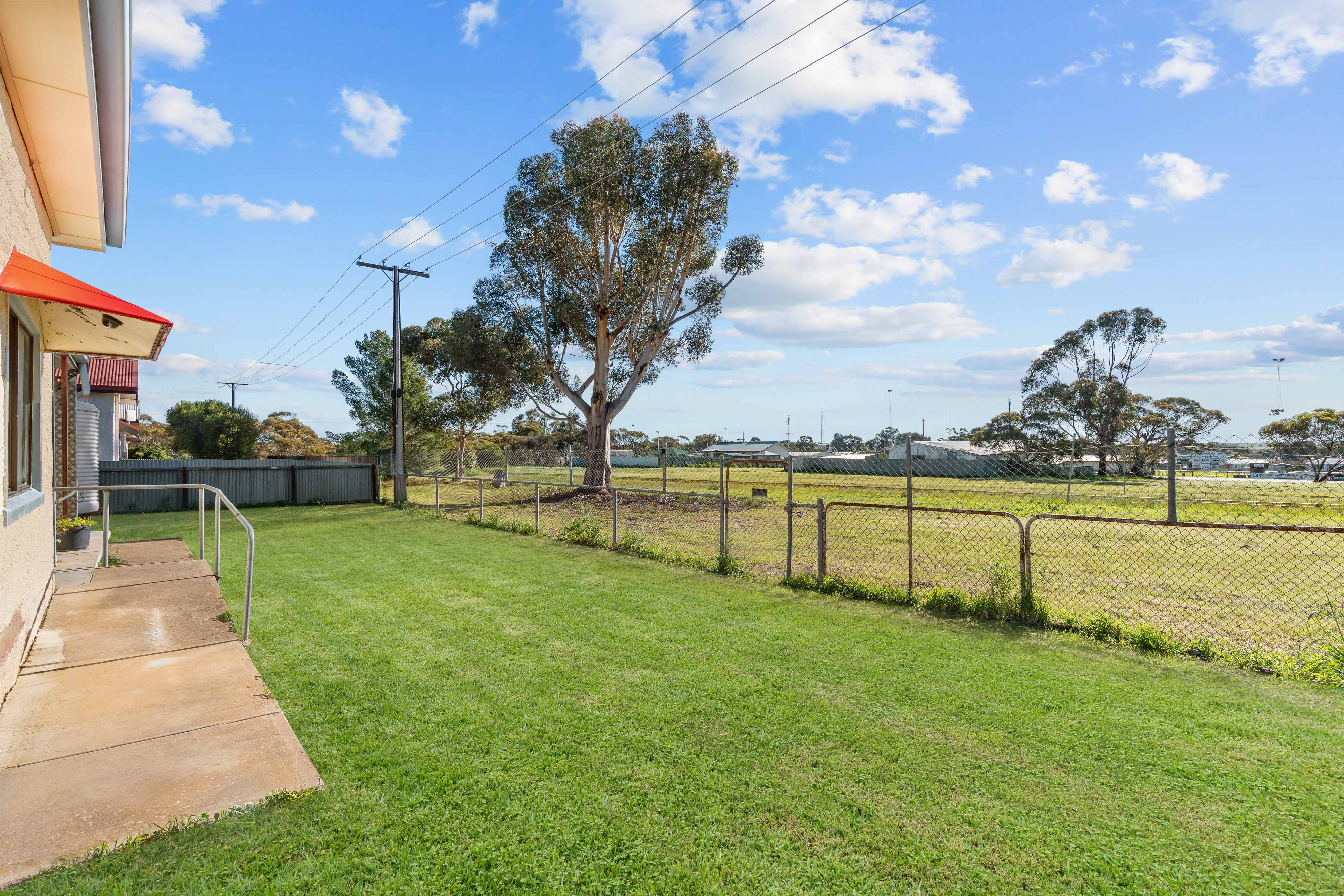 5 Old Adelaide Road — photo 13 of 14