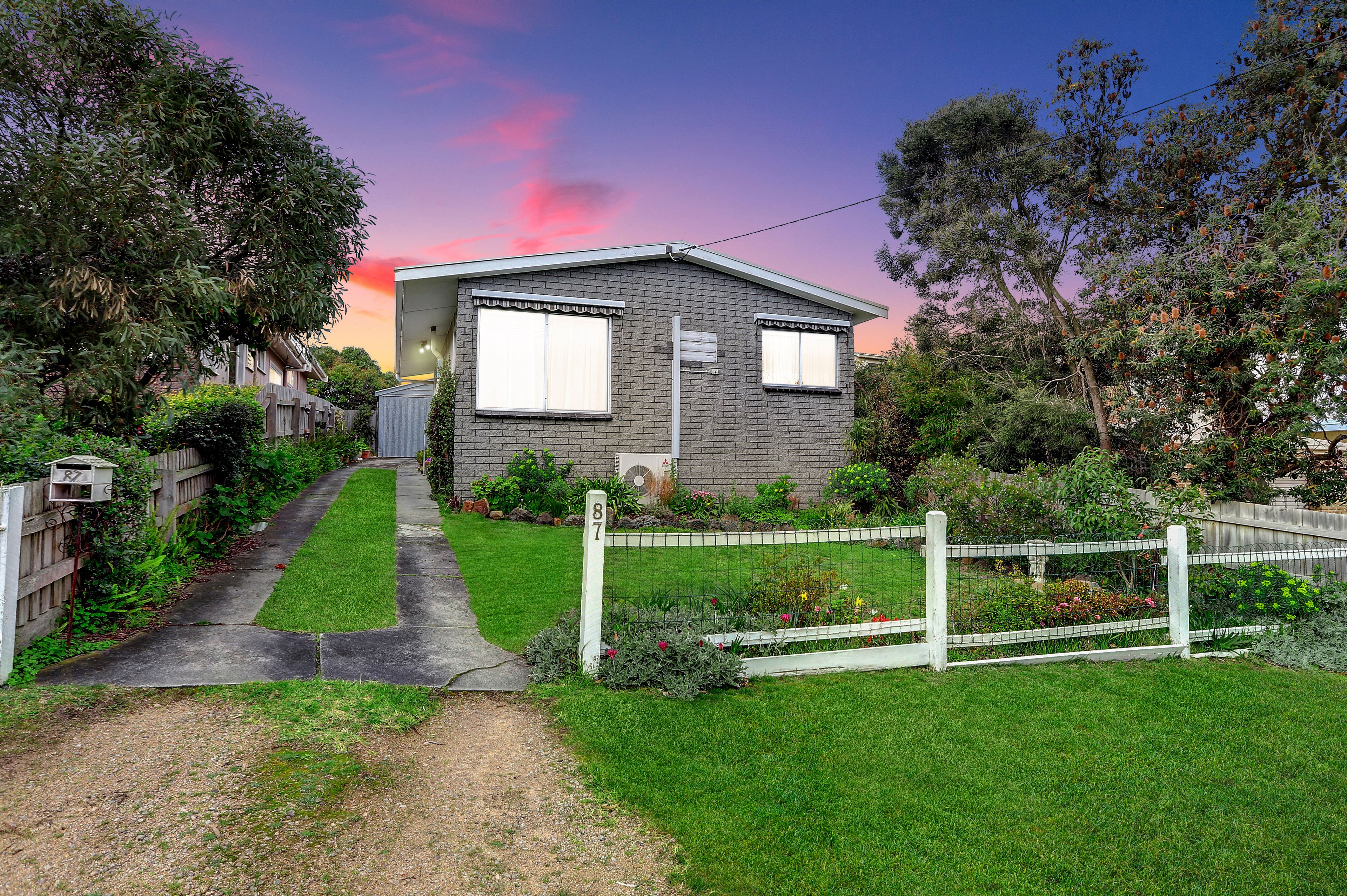 87 Fourth Avenue, Rosebud, VIC 3939