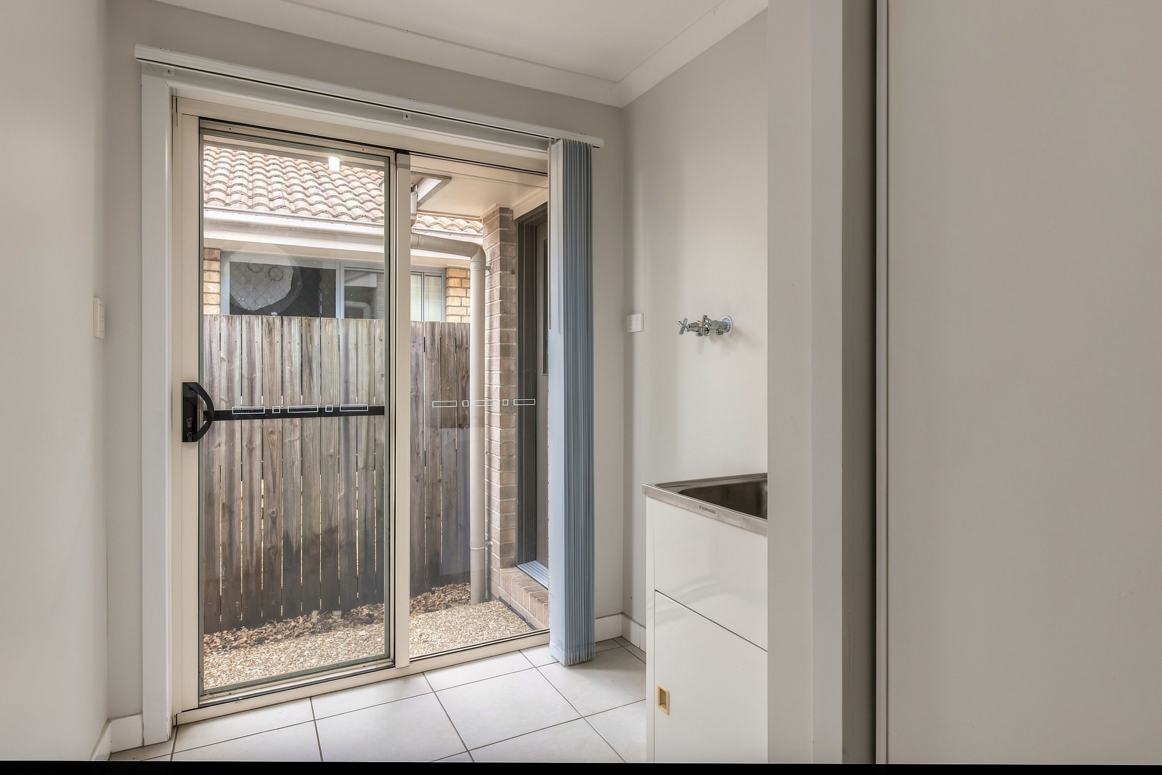 55 Huntley Crescent — photo 11 of 15