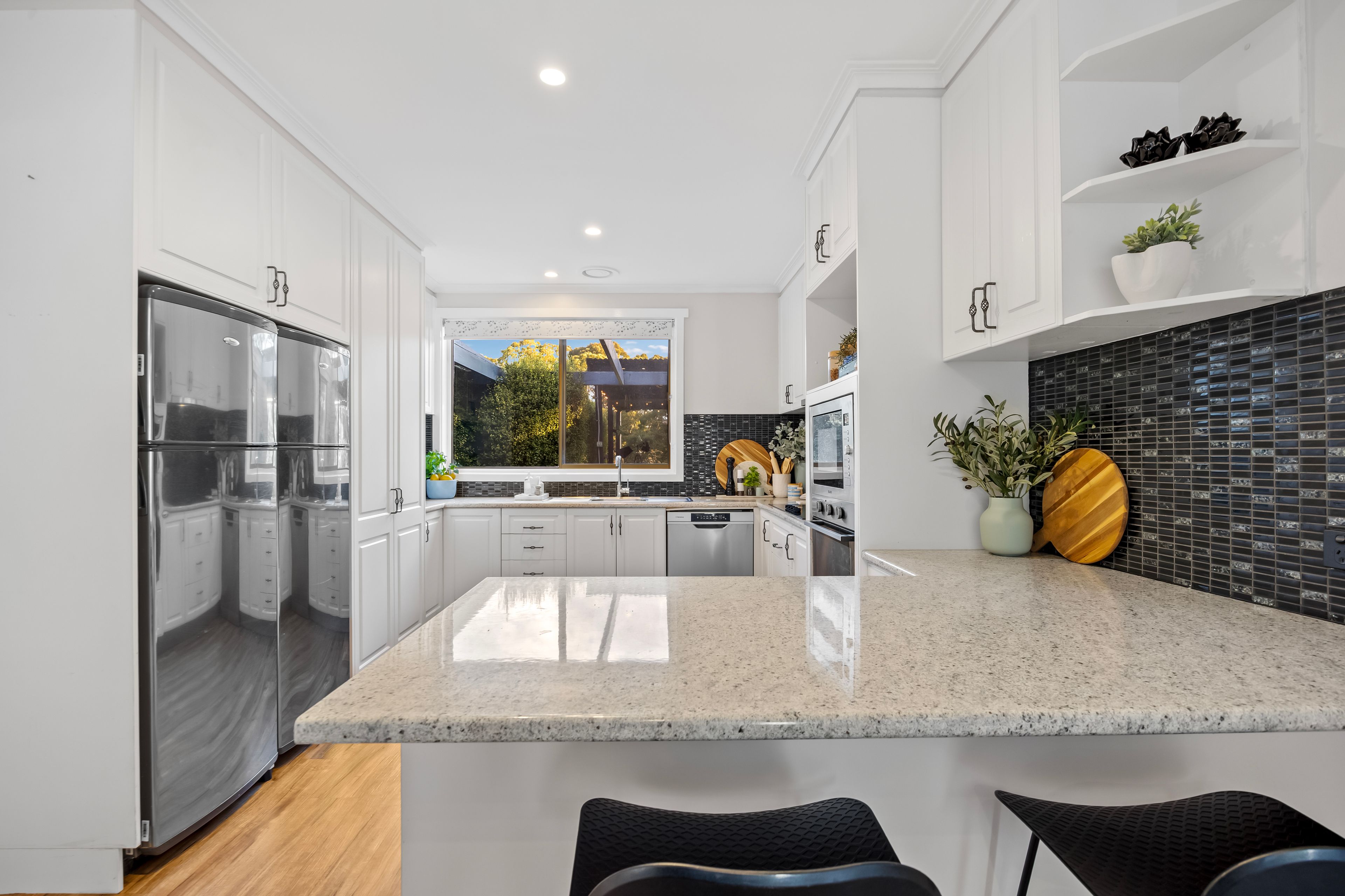 9545 Western Highway — photo 4 of 30