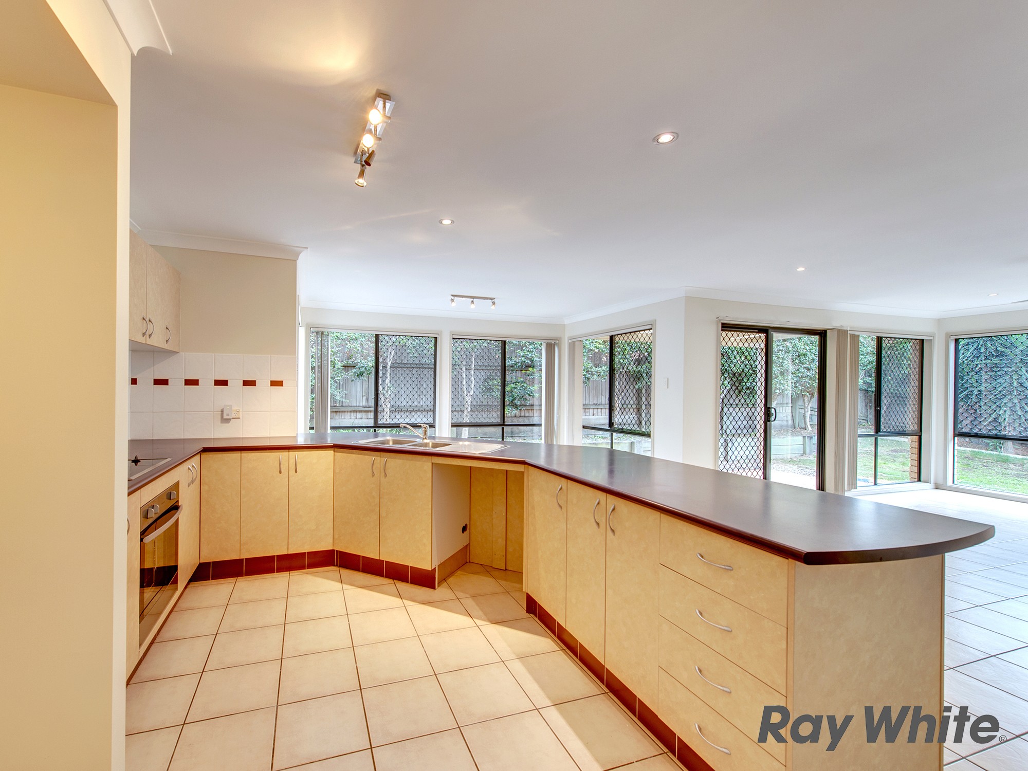 8 Piccadilly Place, Forest Lake, QLD 4078