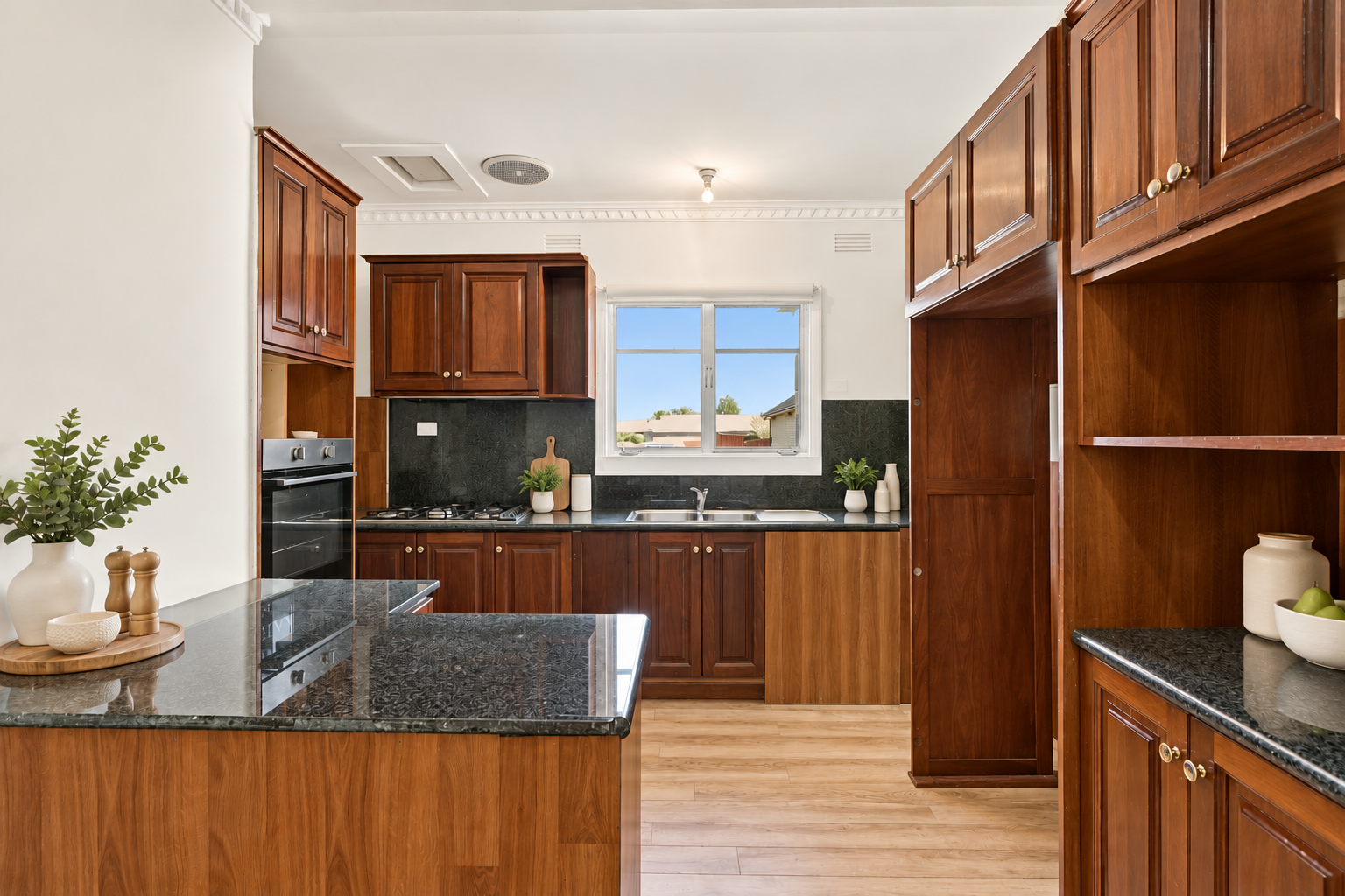 1085 Corella Street — photo 6 of 11