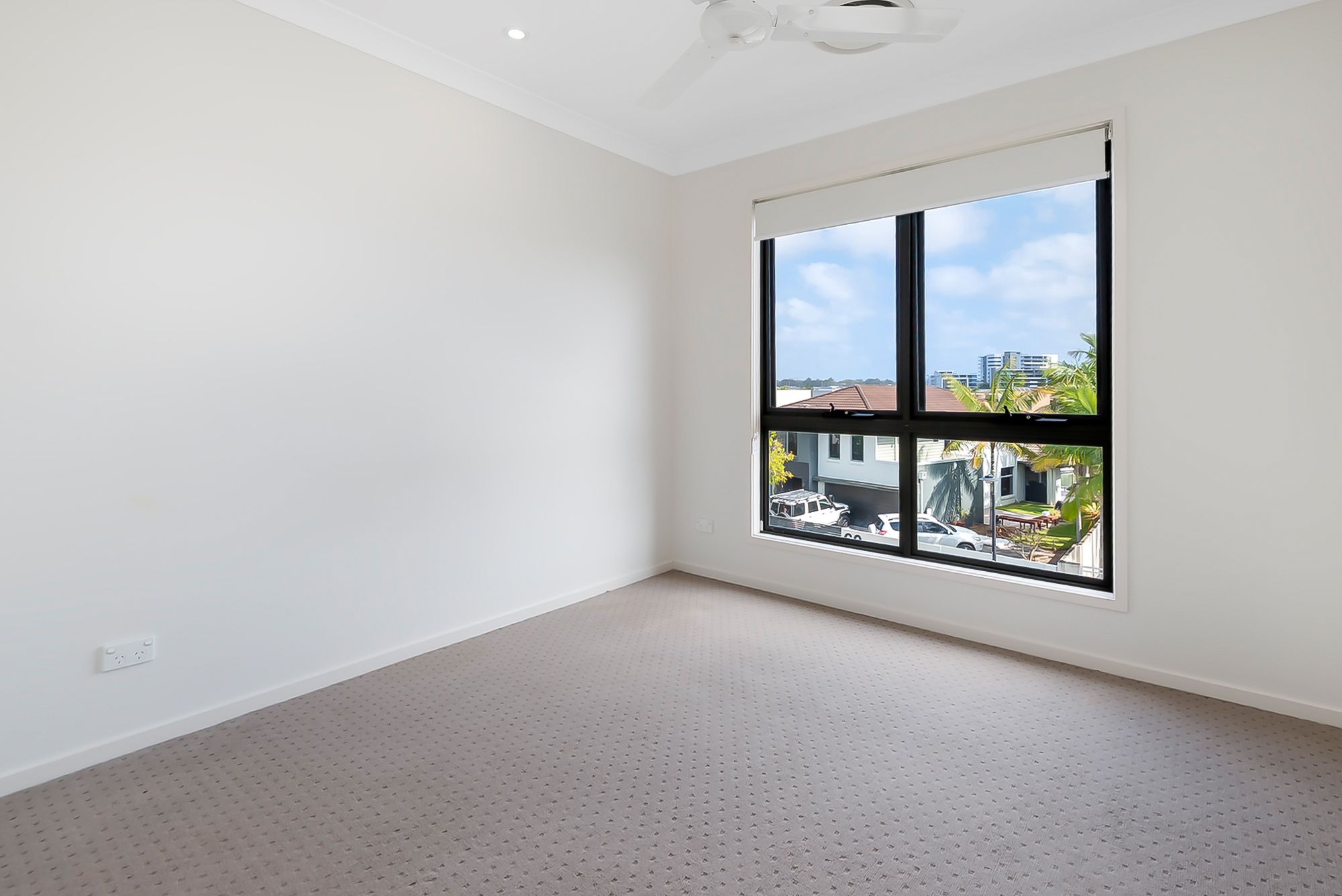 3/61 East Quay Drive — photo 5 of 12