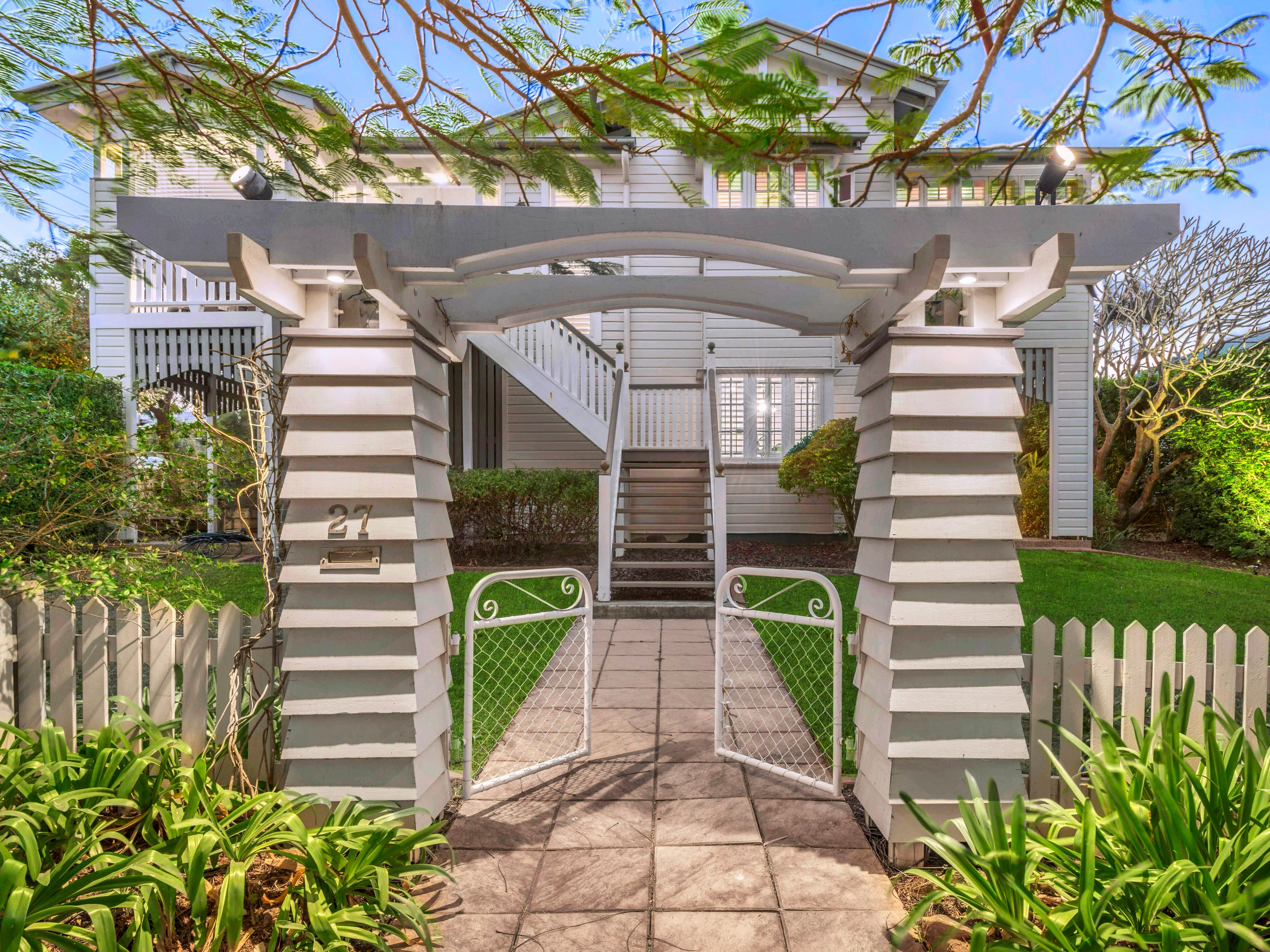 27 Ruth Street, Corinda, QLD 4075