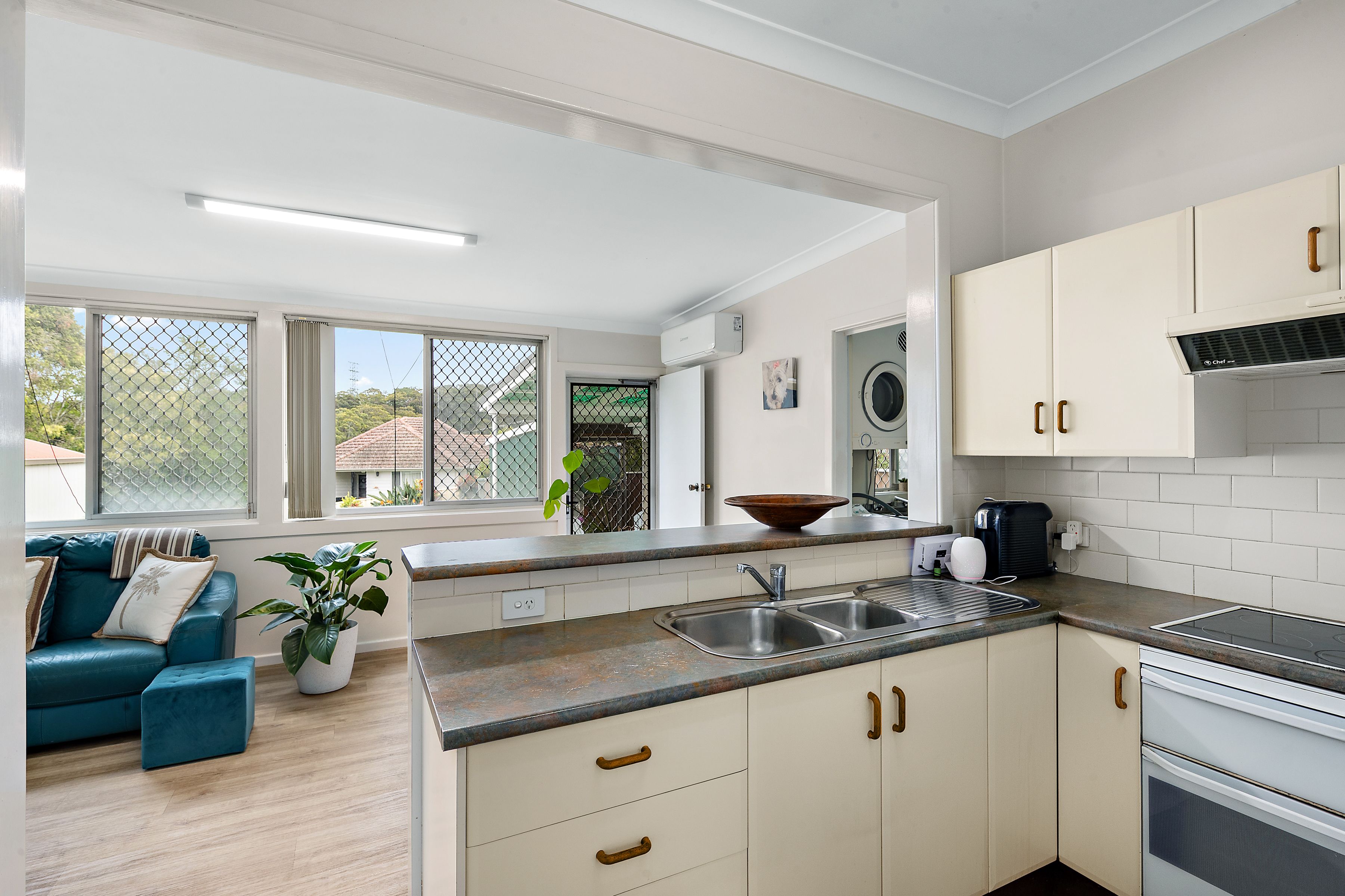 23 Hillsborough Road — photo 10 of 19