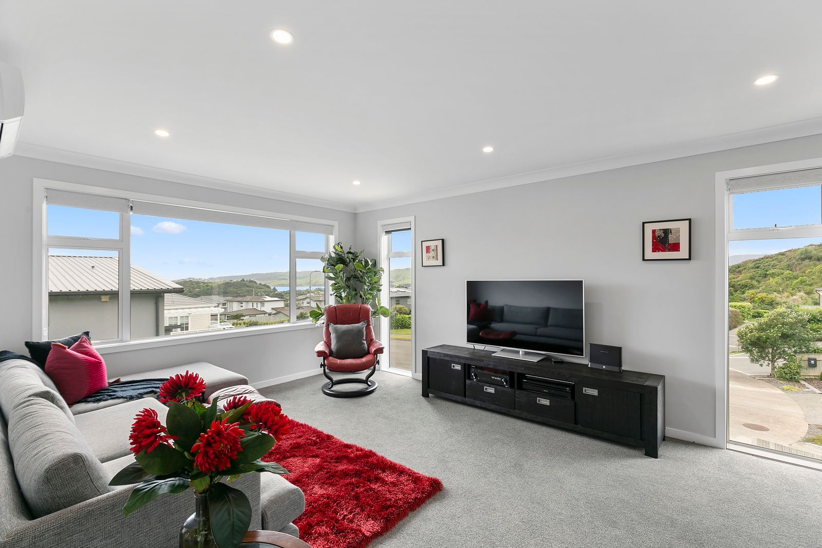 14 Canary Way, Whitby, Porirua City