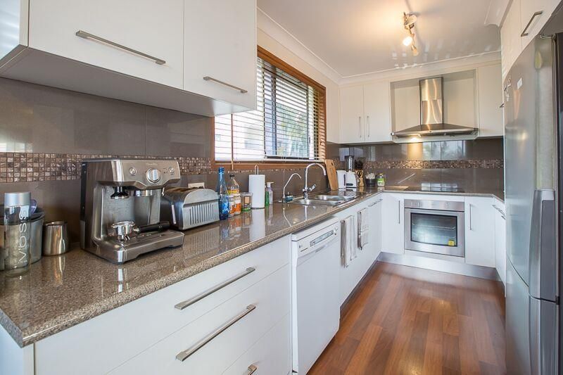 11 Marbella Drive, Benowa, QLD 4217