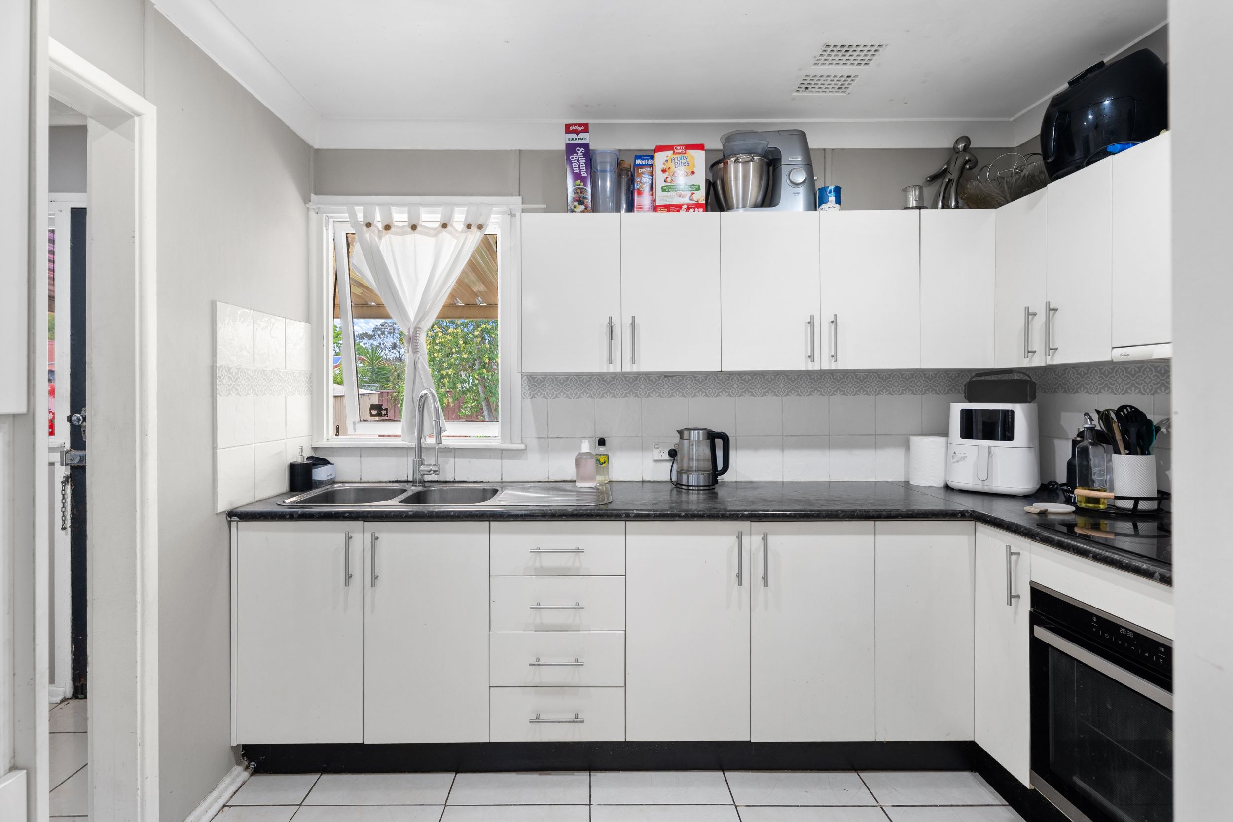 40 Sandakan Crescent, Lethbridge Park, NSW