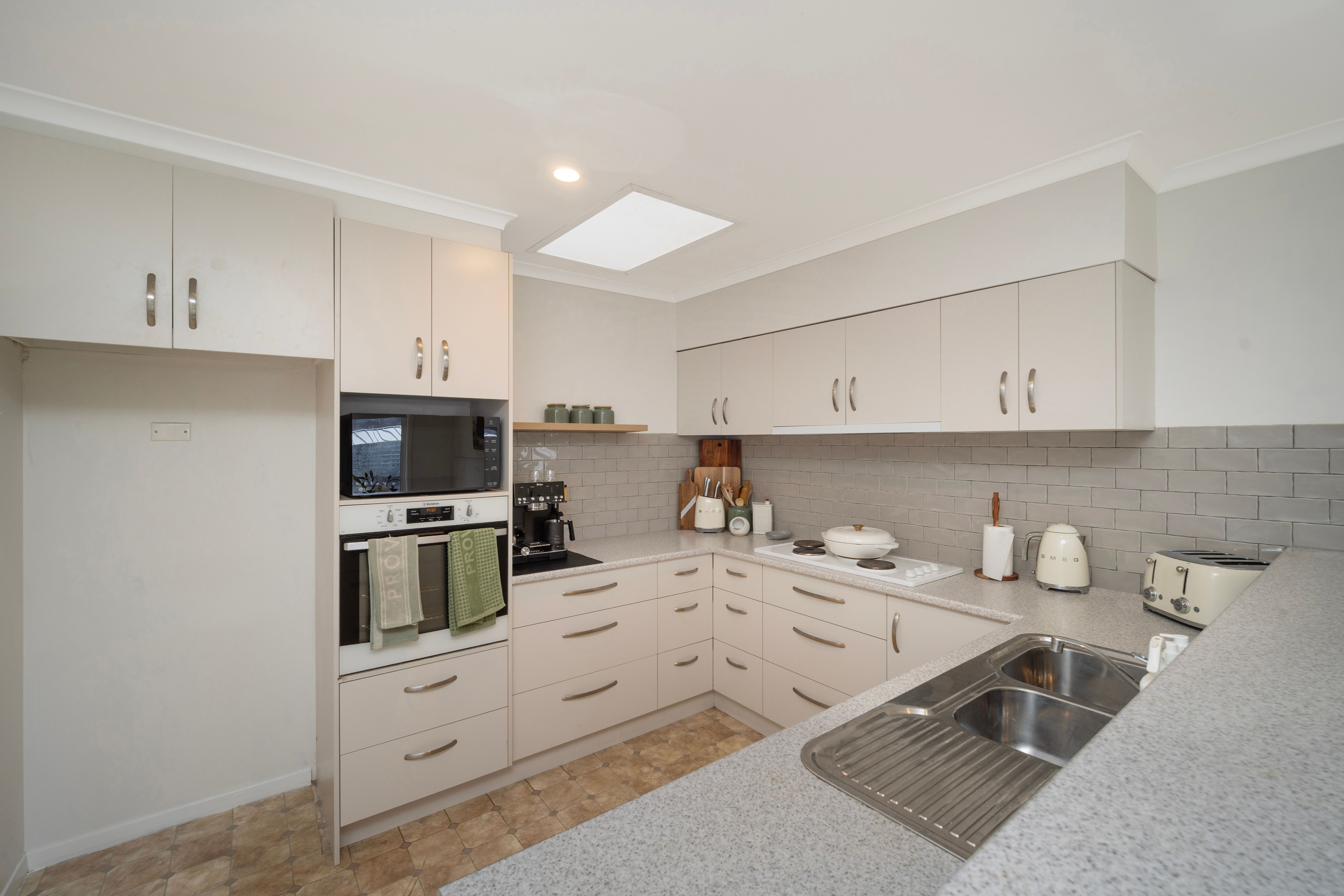 8 Amaroo Court — photo 4 of 10