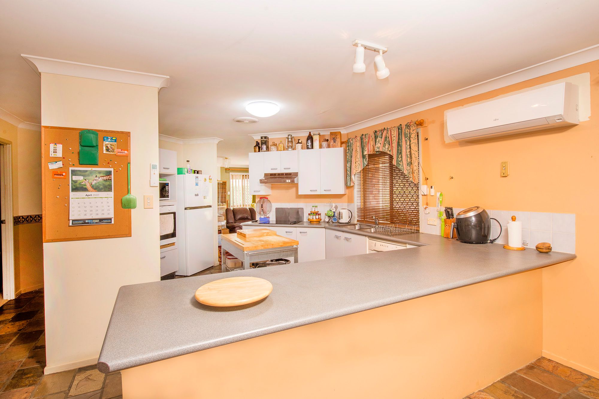82 Poplar Street, Walloon, QLD 4306
