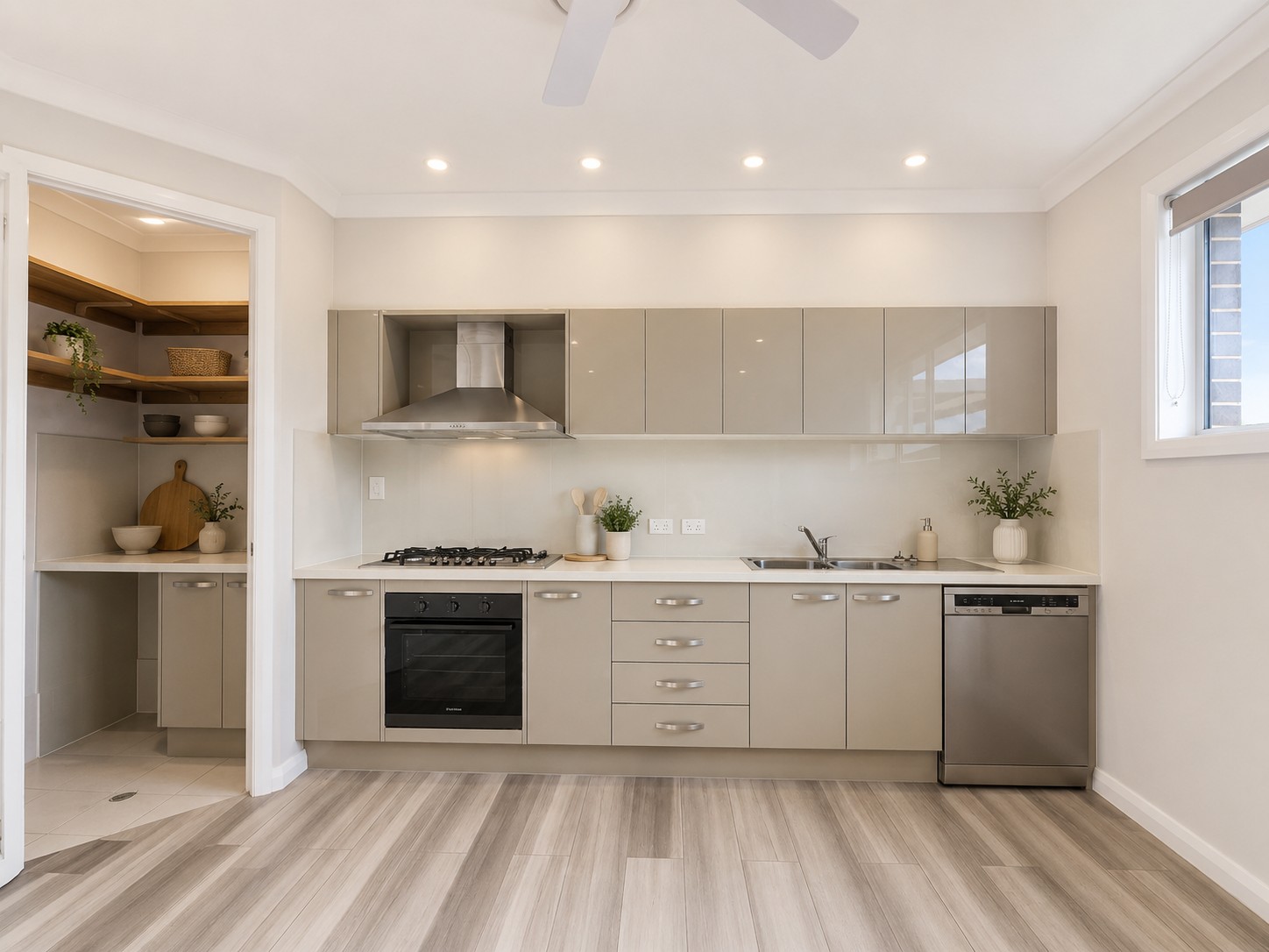 1 Meale Avenue, GLEDSWOOD HILLS, NSW 2557