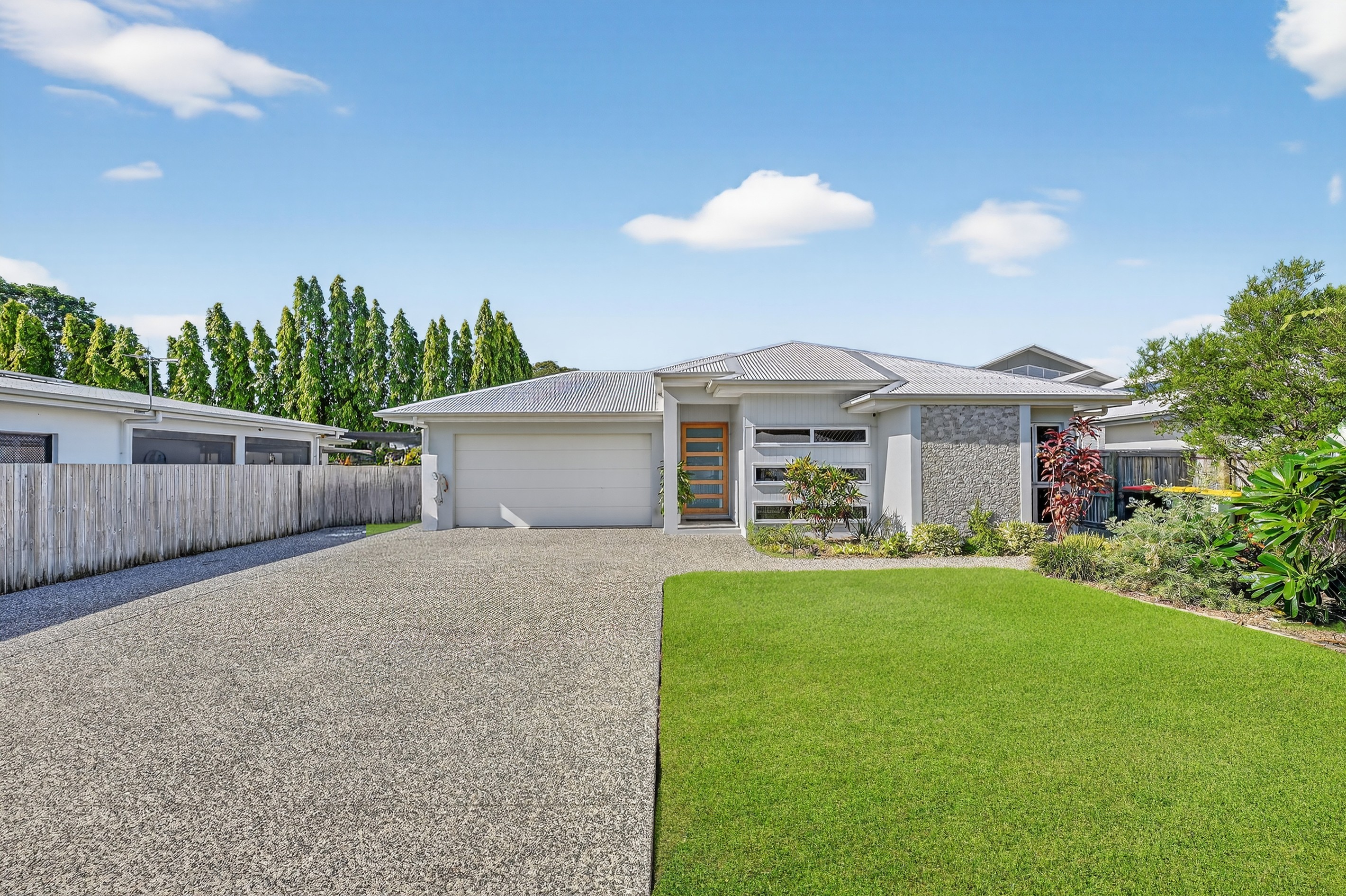 6 Dune Parade, Bushland Beach, QLD 4818