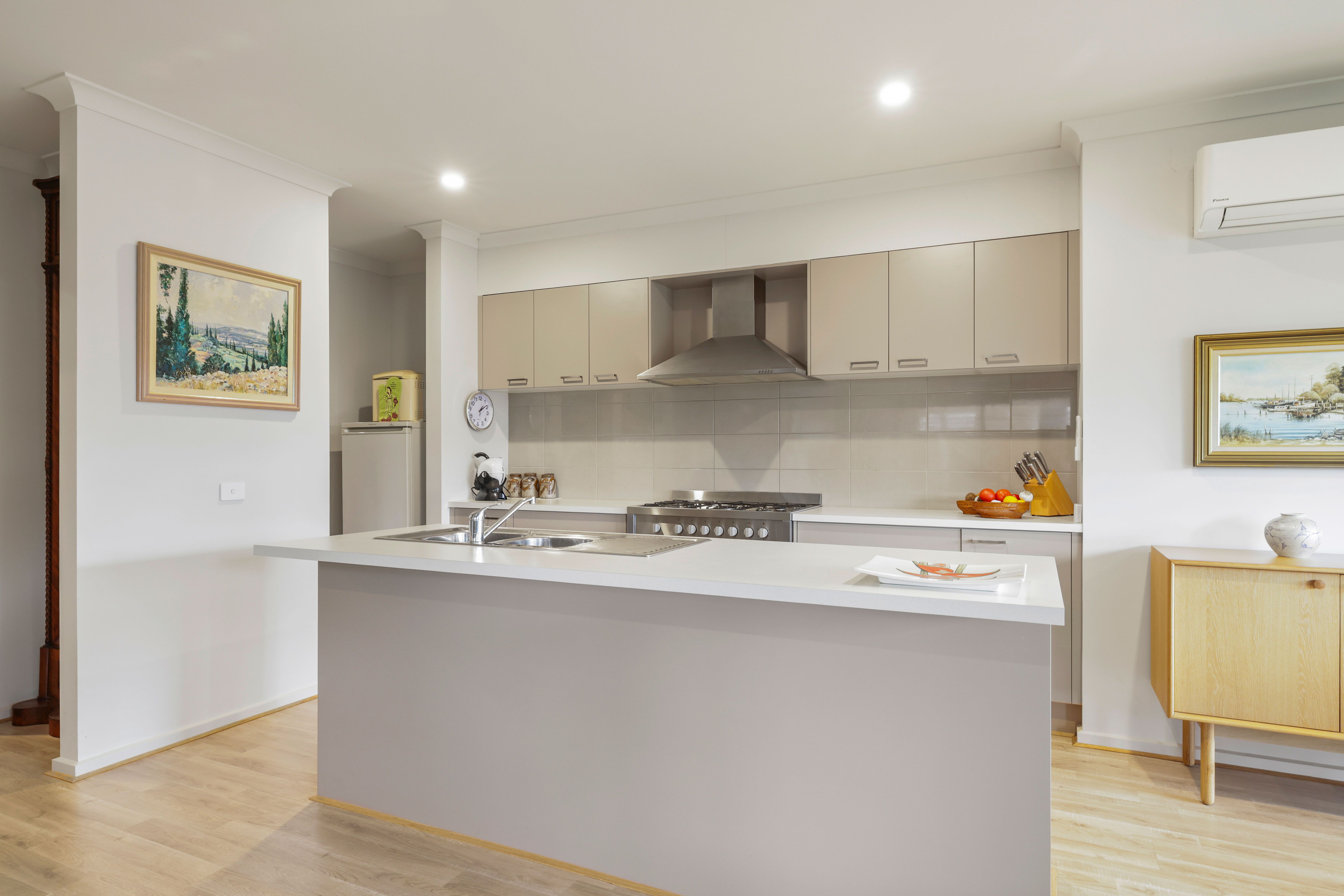 10 Kembla Road, Cowes, VIC 3922