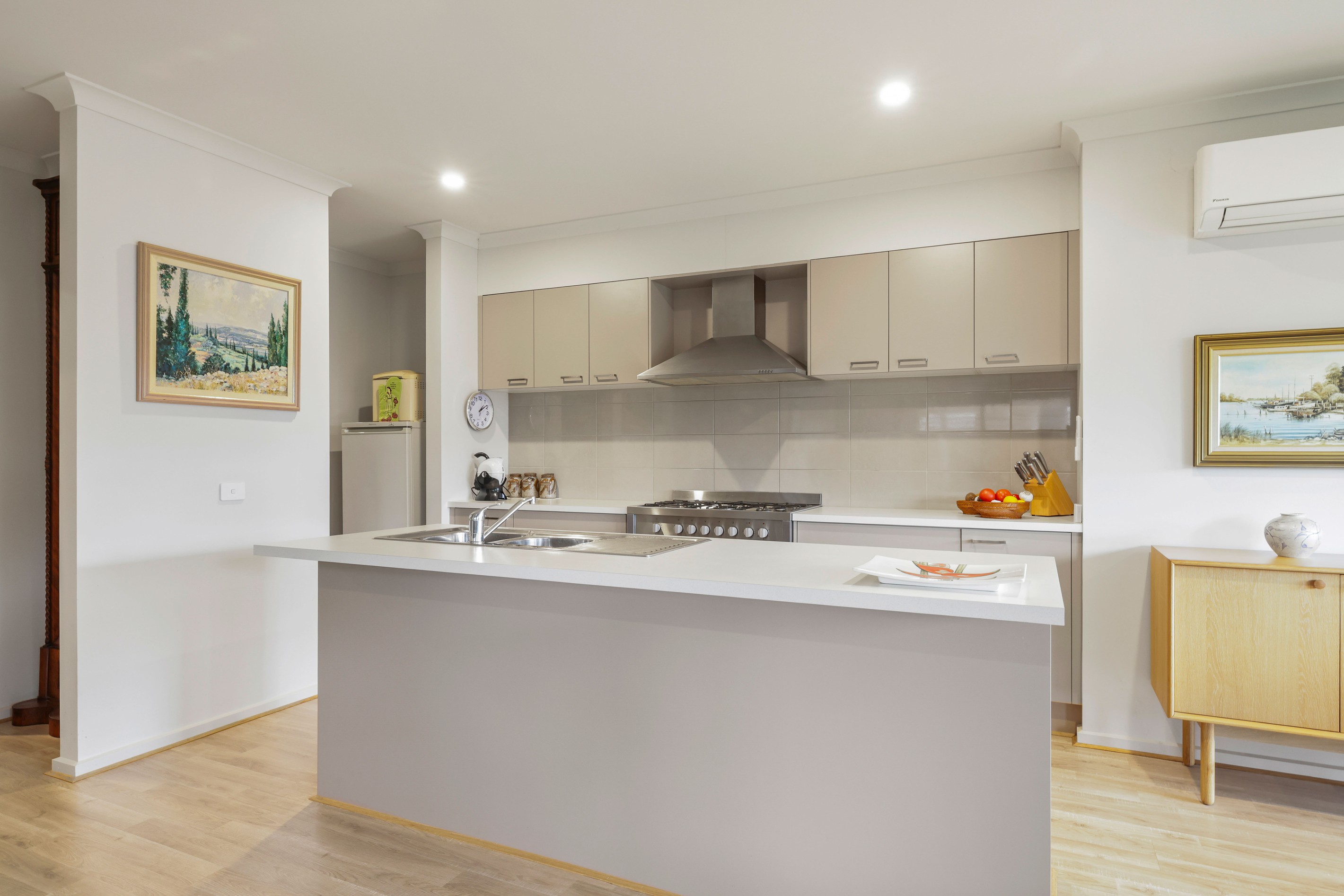 10 Kembla Road, Cowes, VIC 3922