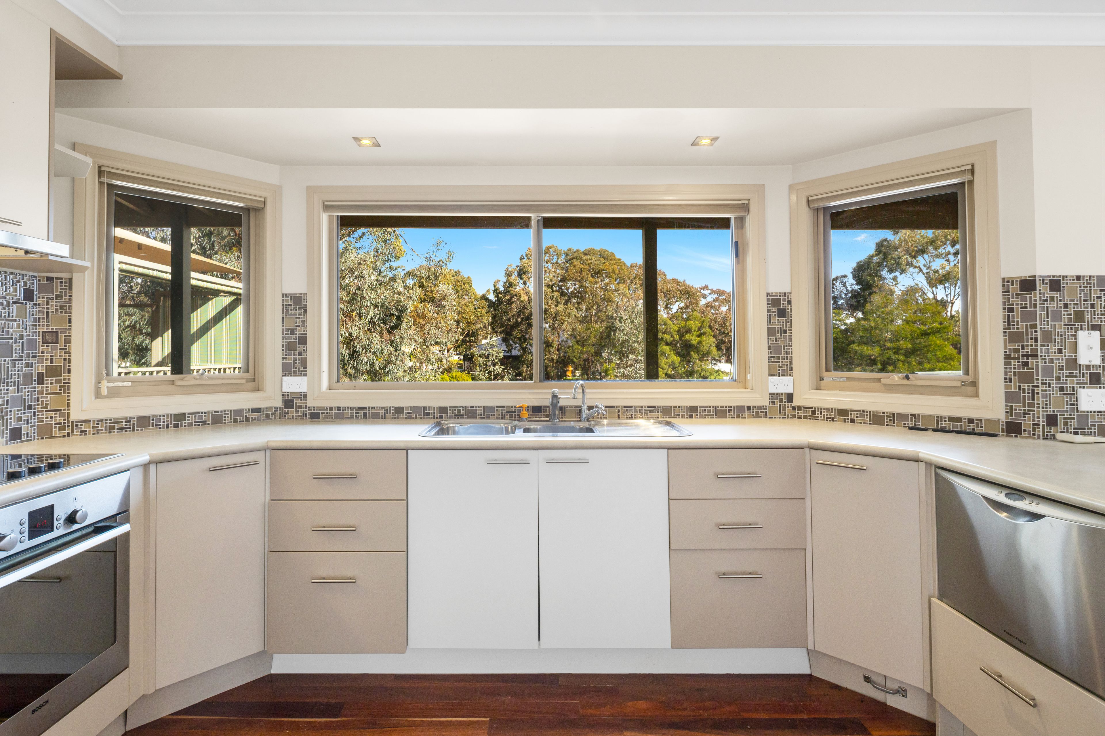 44 Russell Street — photo 7 of 19