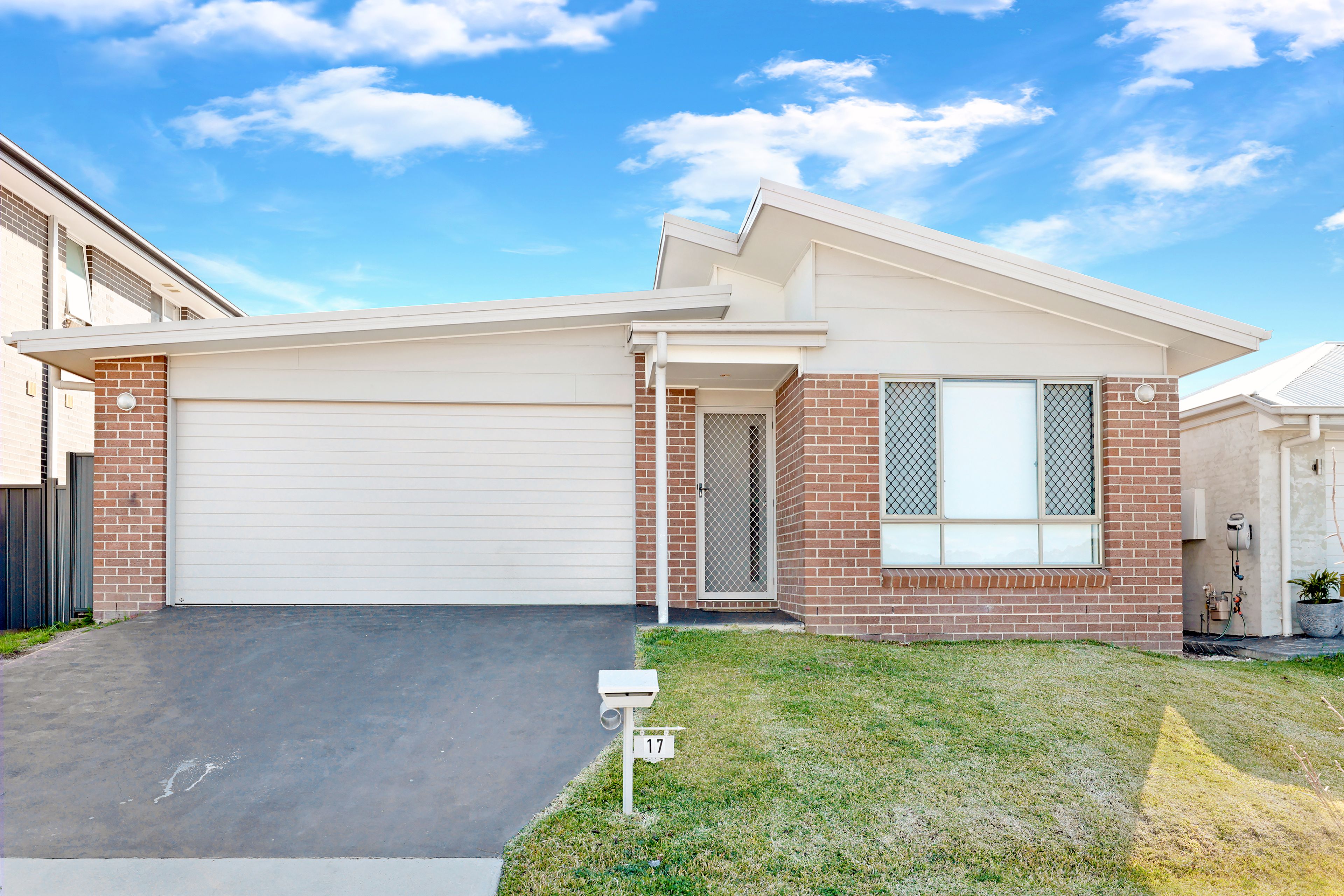 17 Darug Avenue, Glenmore Park, NSW 2745