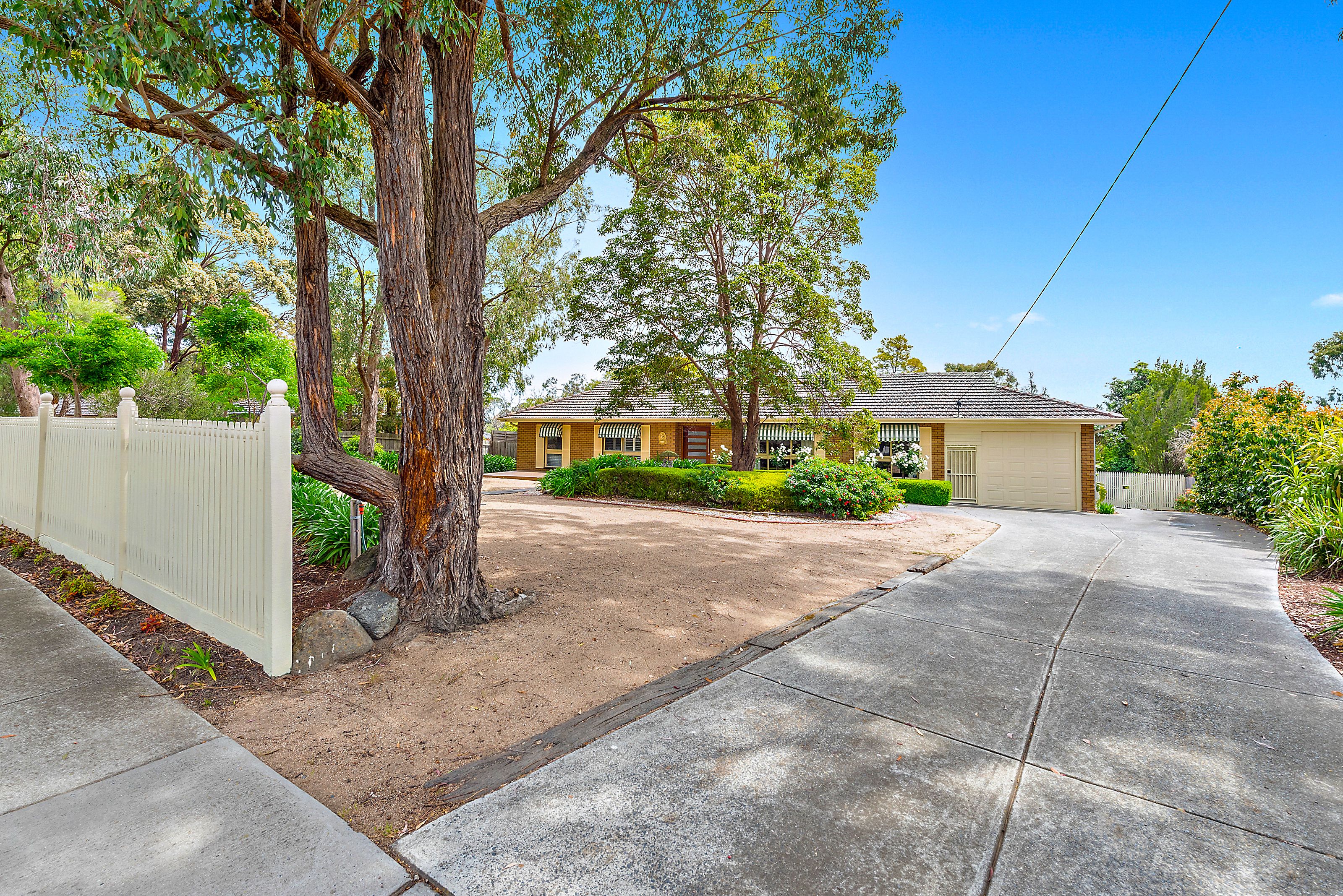 12 DUNCAN Avenue, Boronia VIC 3155