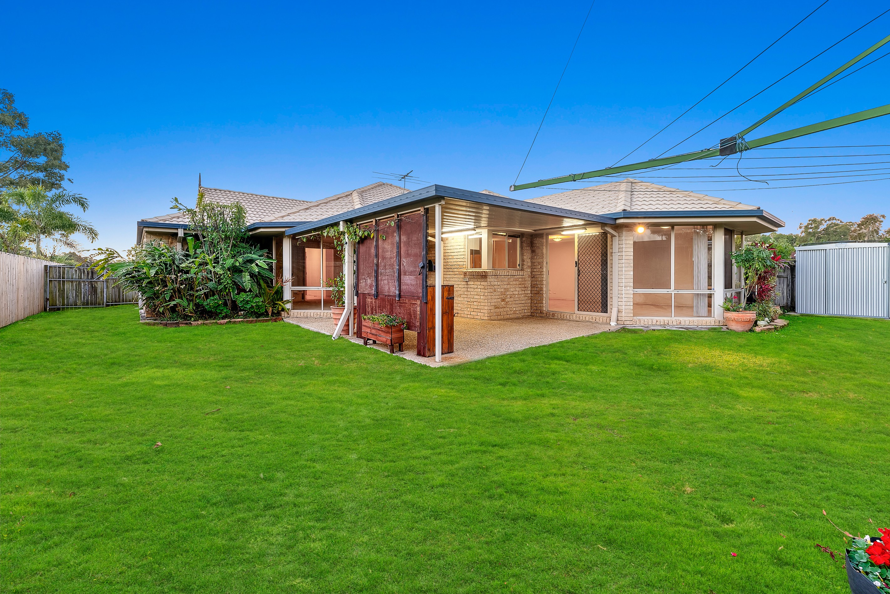 2 Whitfield Crescent, North Lakes, QLD 4509