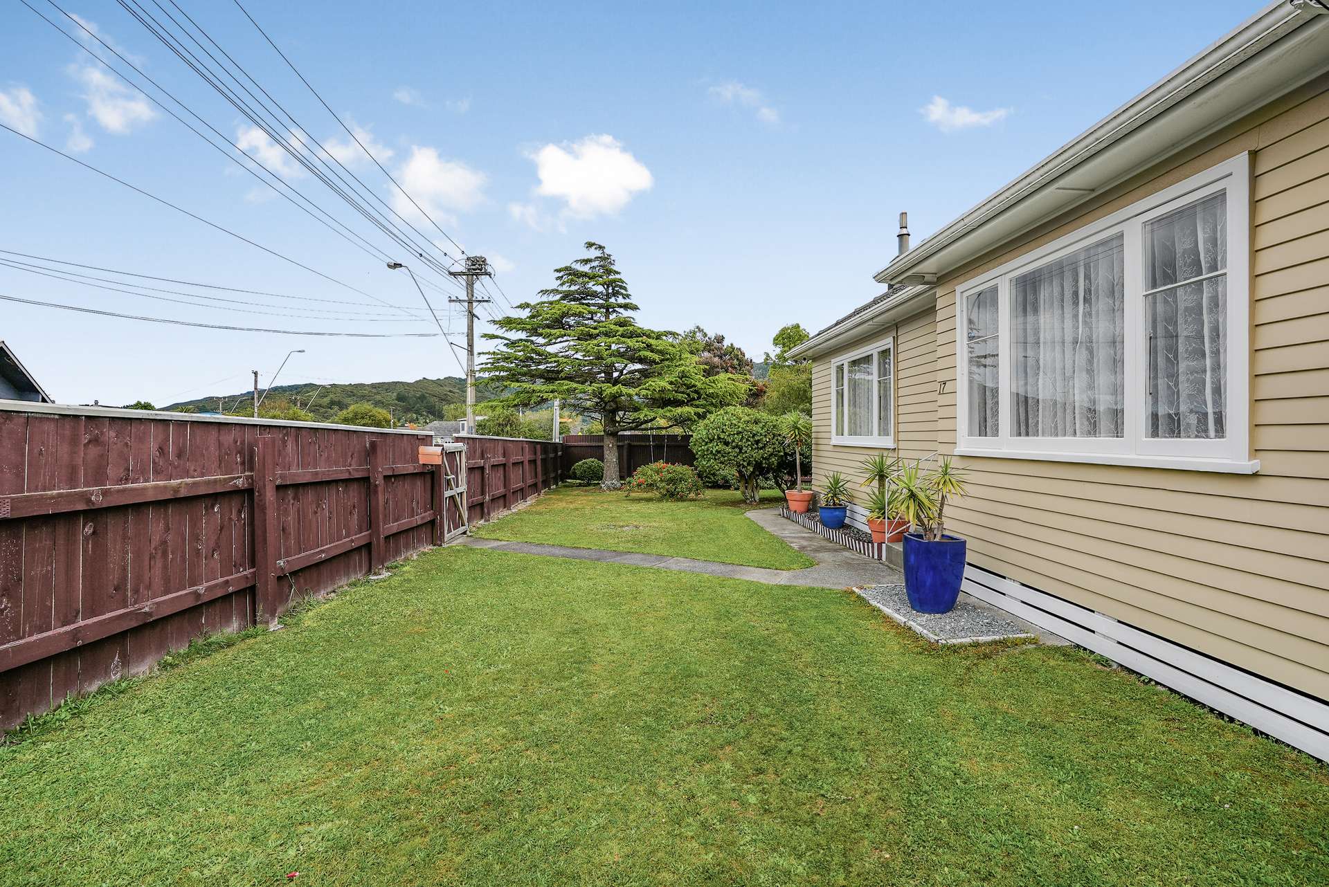 17 Nelson Crescent photo 2