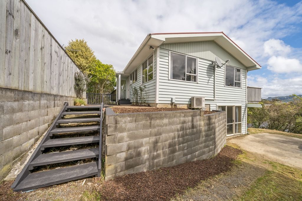 22 Castle Crescent, Stokes Valley, Lower Hutt City