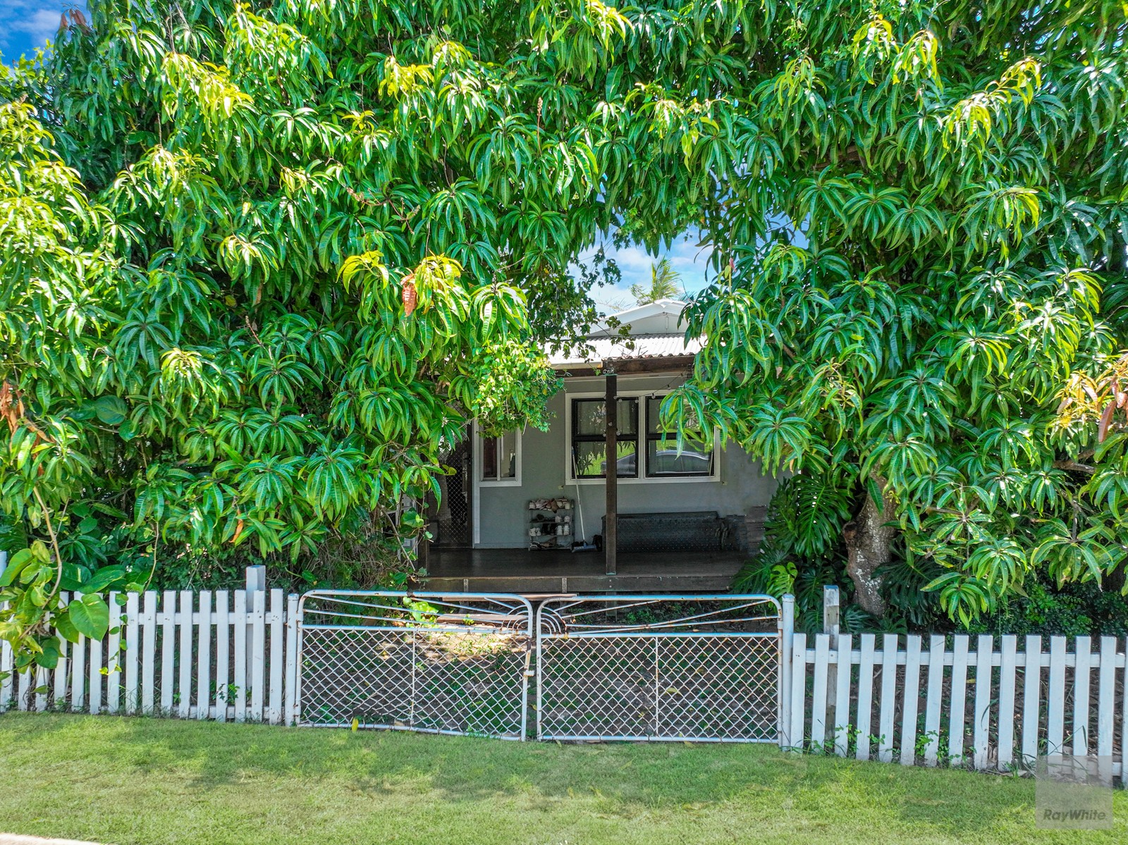 17 Matthew Flinders Drive, Cooee Bay, QLD 4703