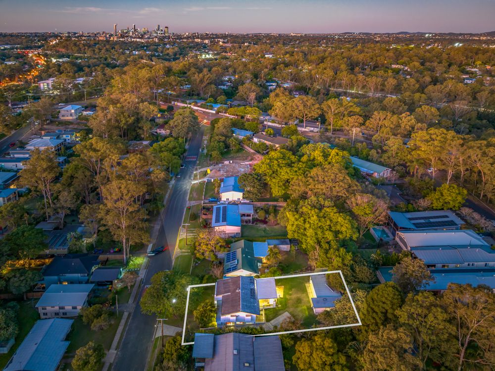 30 Fawkner Street, Chapel Hill QLD 4069