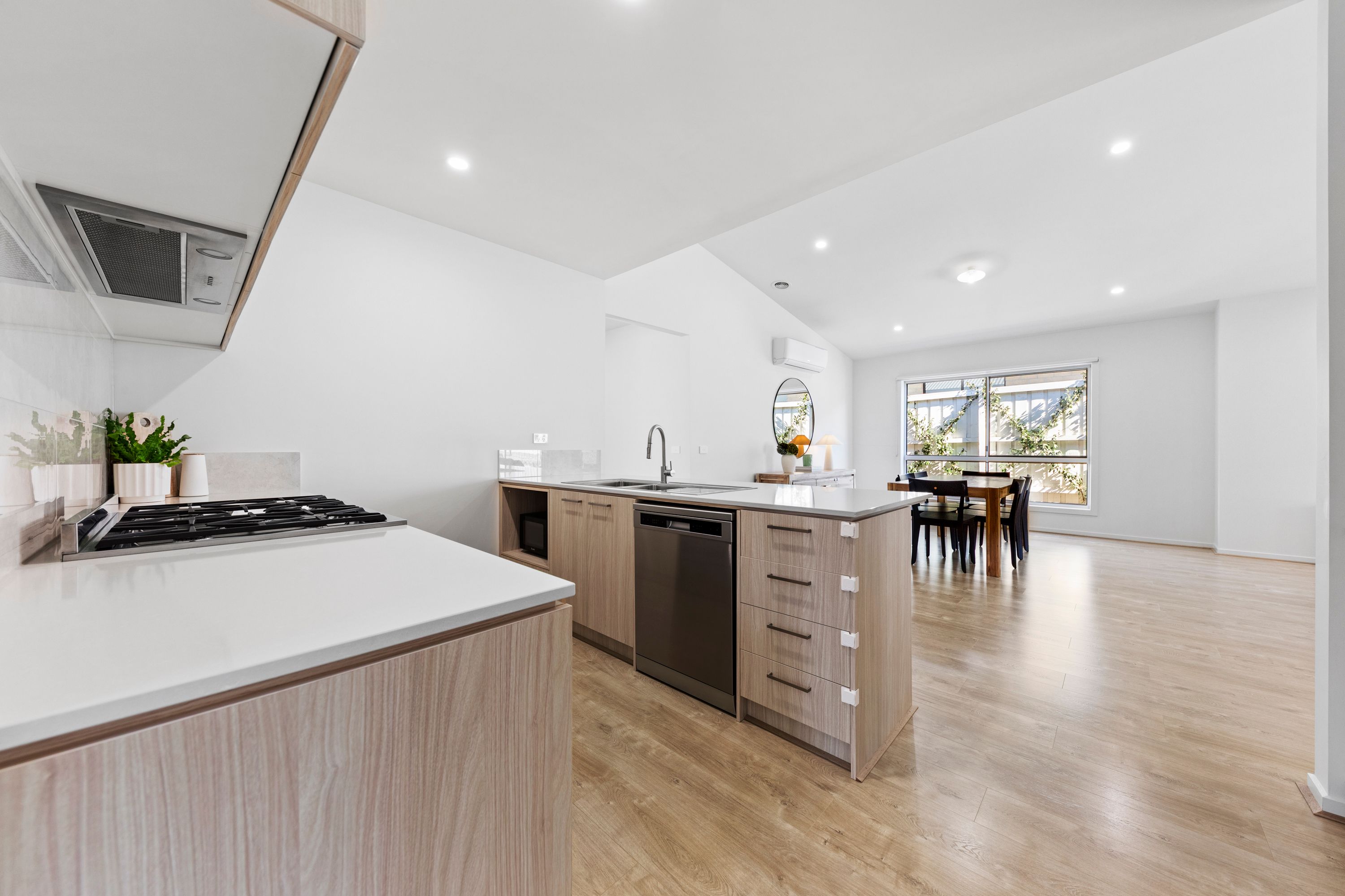 6 Atherton Avenue — photo 4 of 28