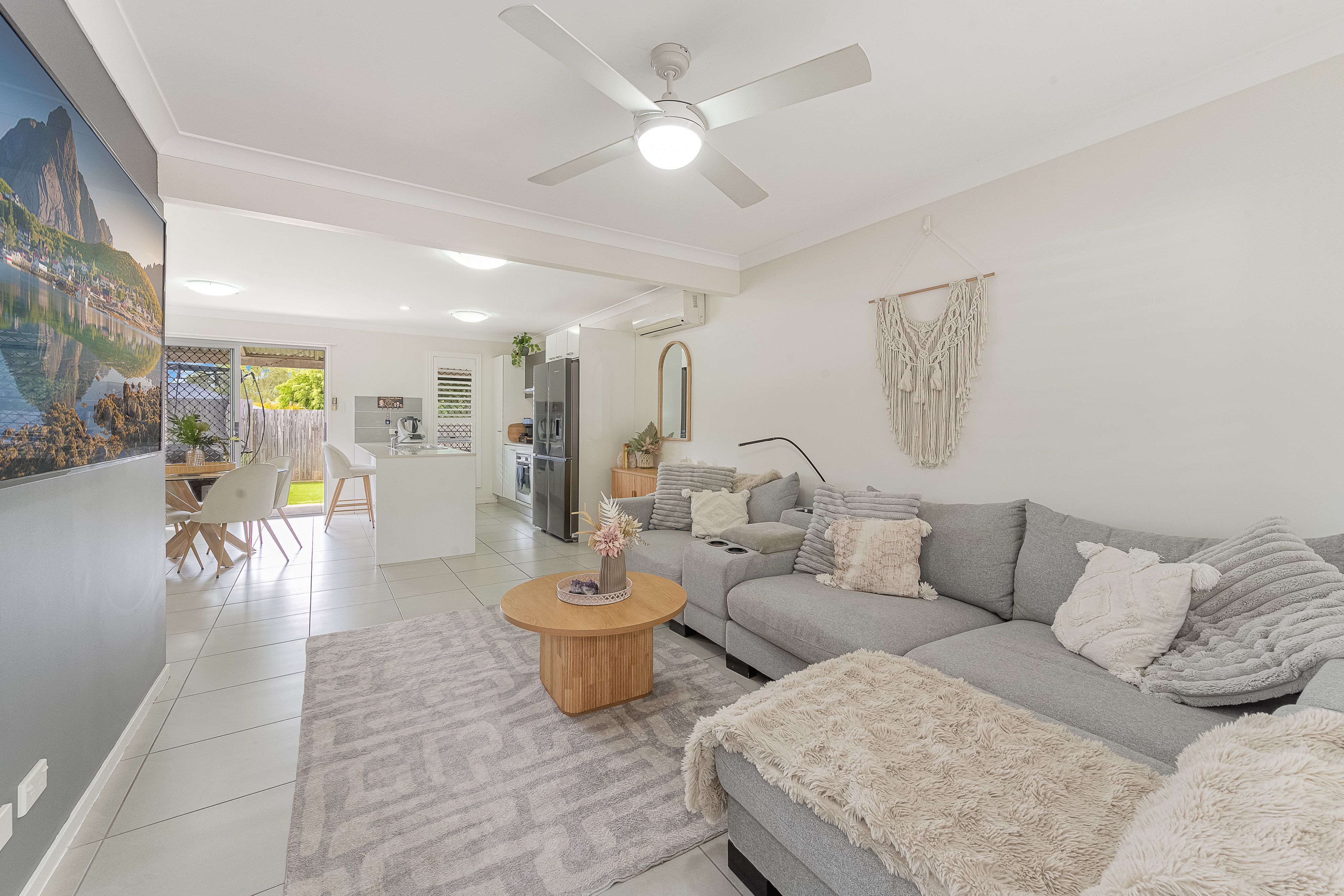 1 Gumview Street, Albany Creek QLD 4035