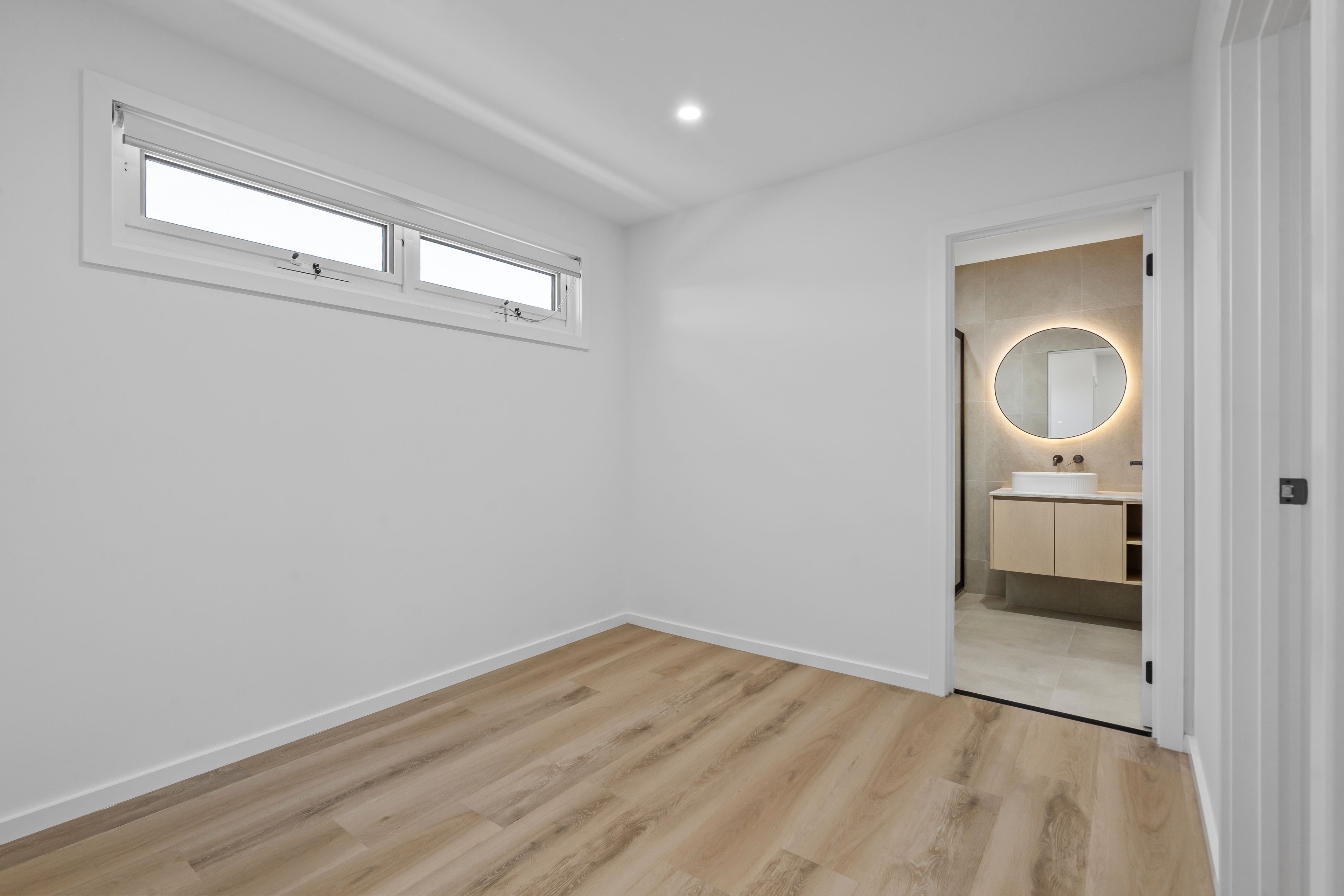 1-4/150 Somerset Road — photo 7 of 11