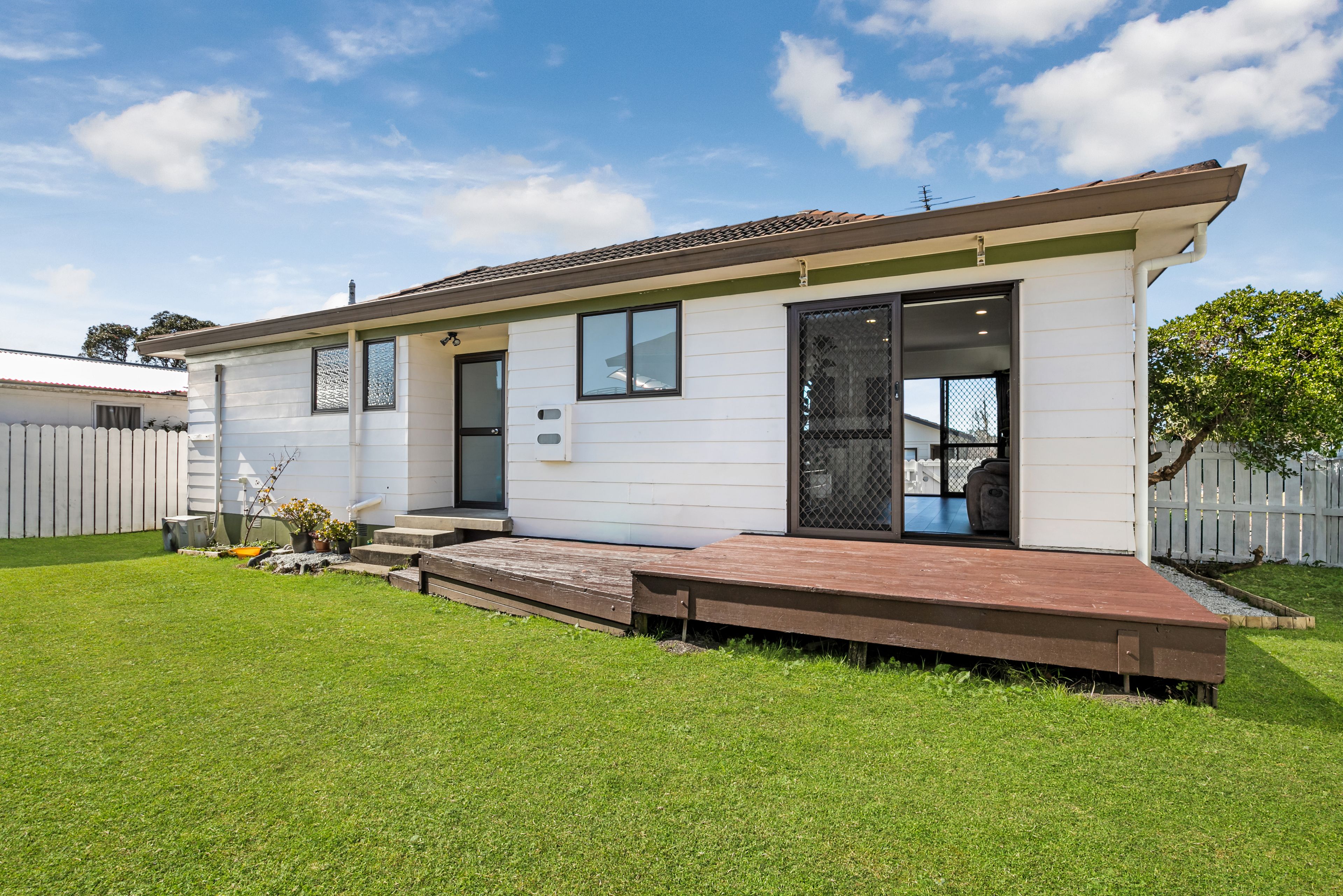 1/9 Dalmatia Place, Henderson, Waitakere City