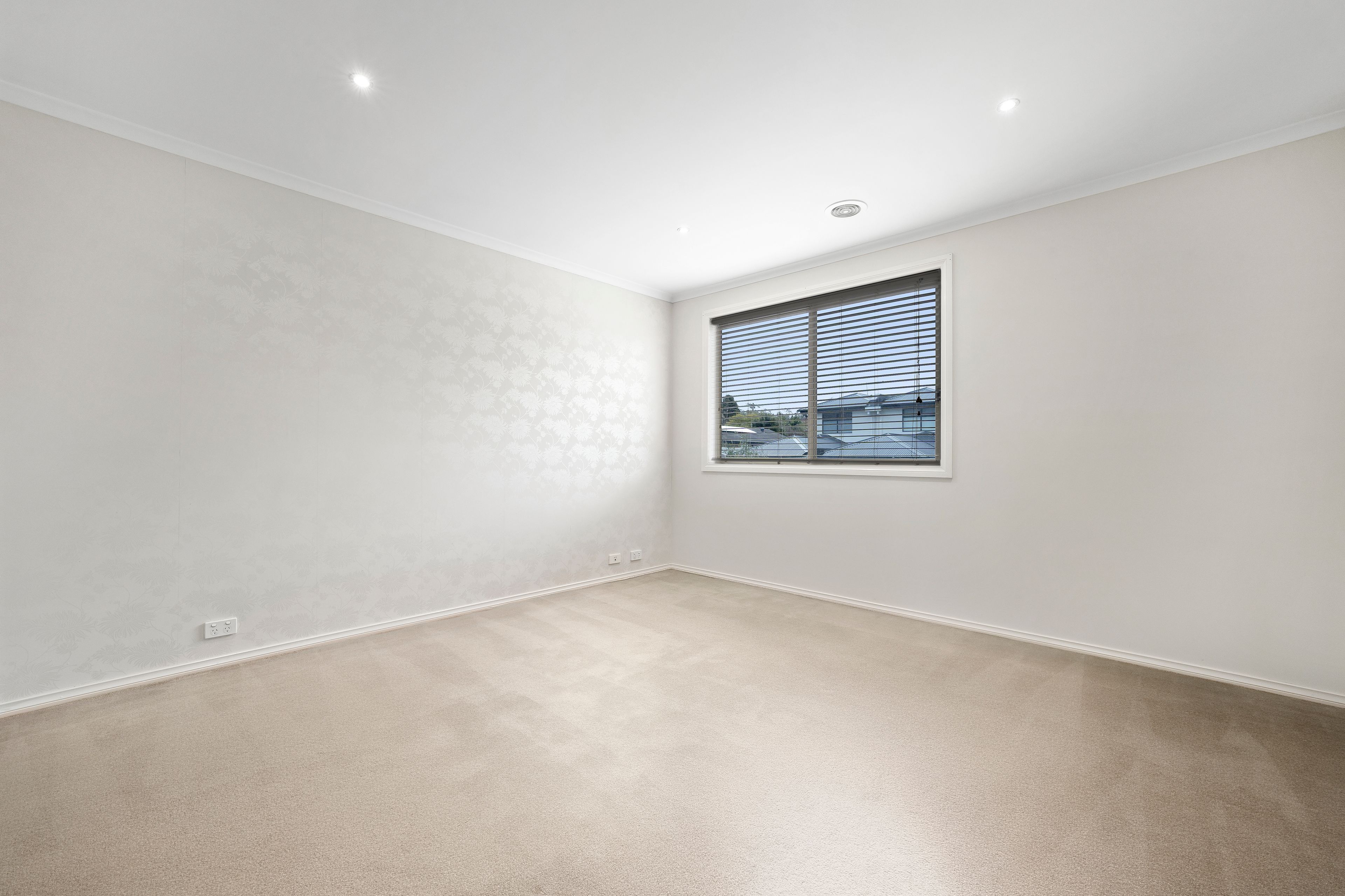 27 Watling Grove — photo 4 of 9