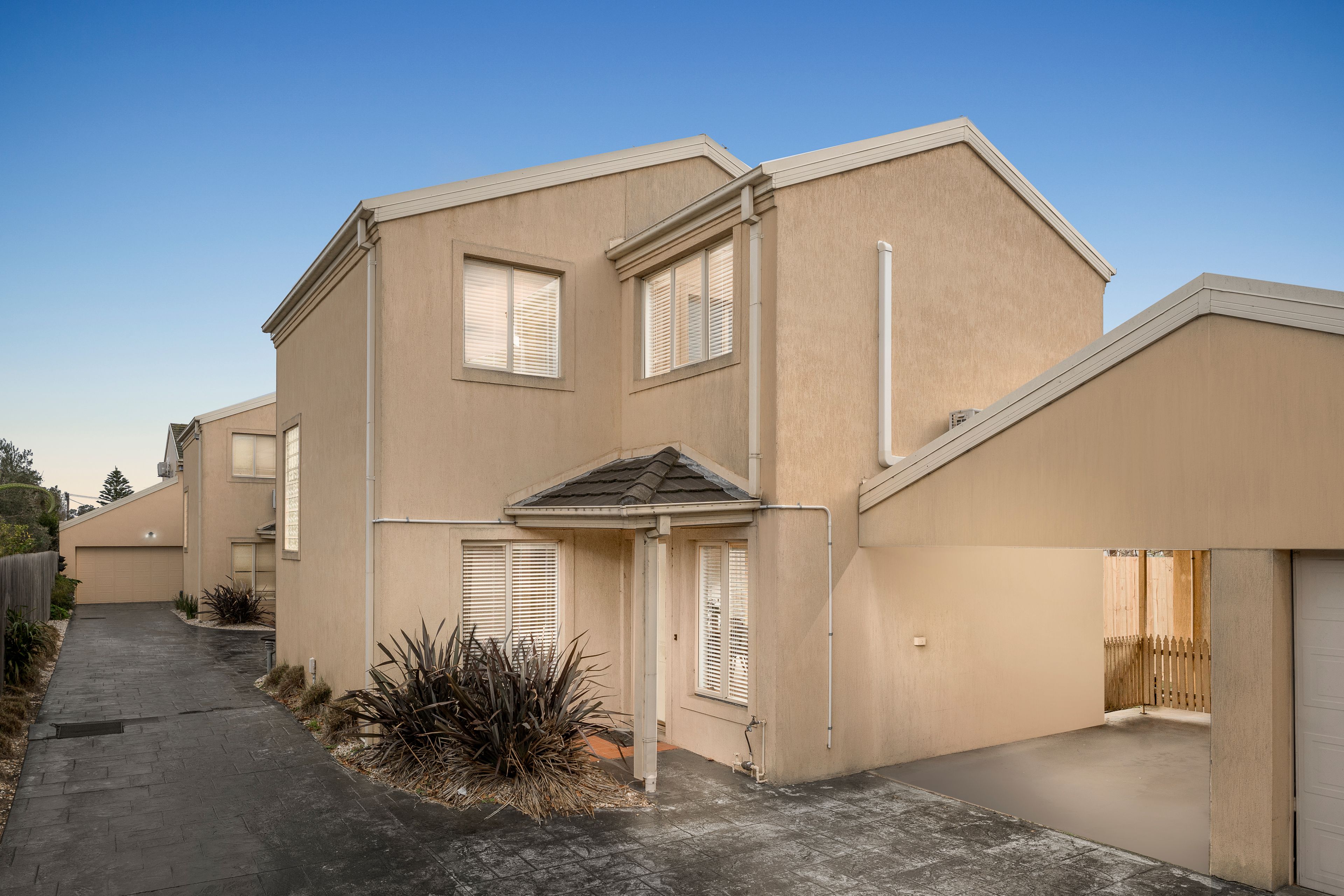 1 Bletchley Road, Hughesdale VIC 3166