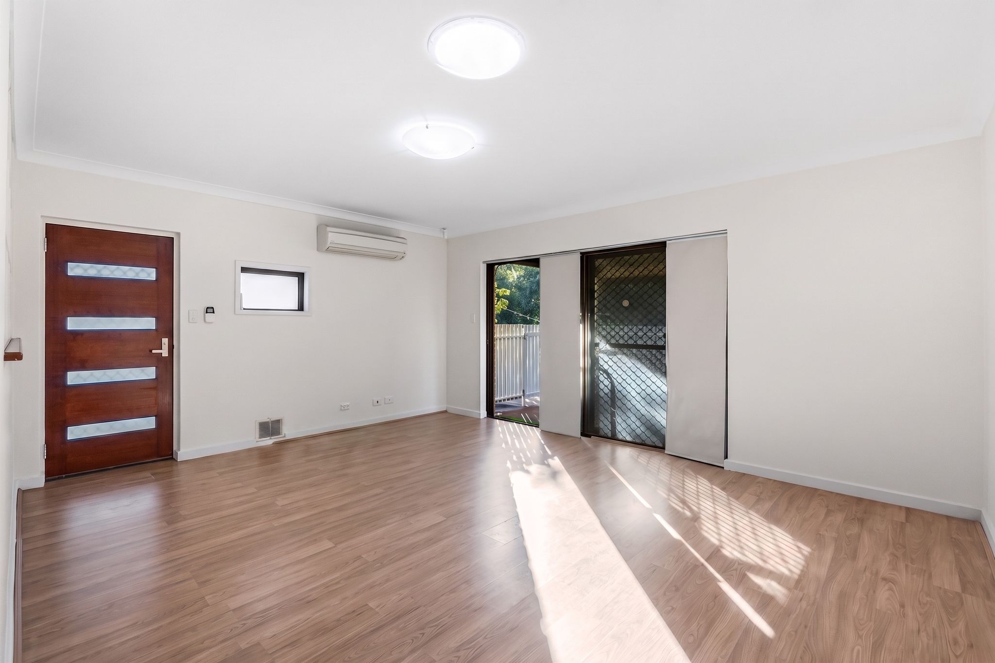 12/54 Pollard Street — photo 2 of 19