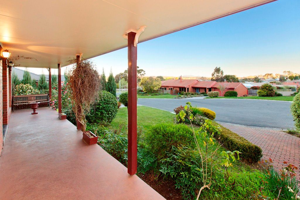 4 Simone Court, Canadian, VIC 3350